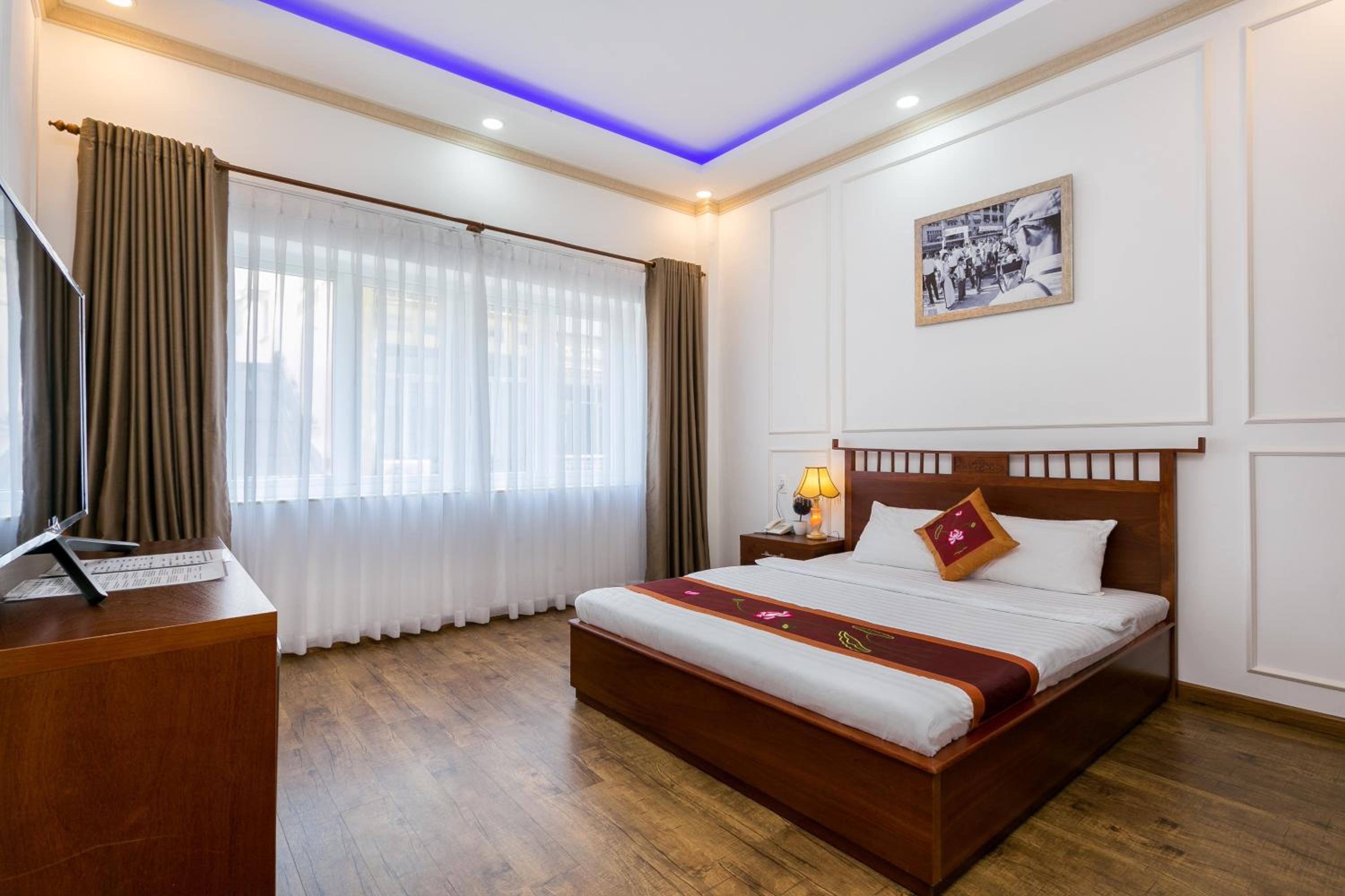 Suite with City View photo 2