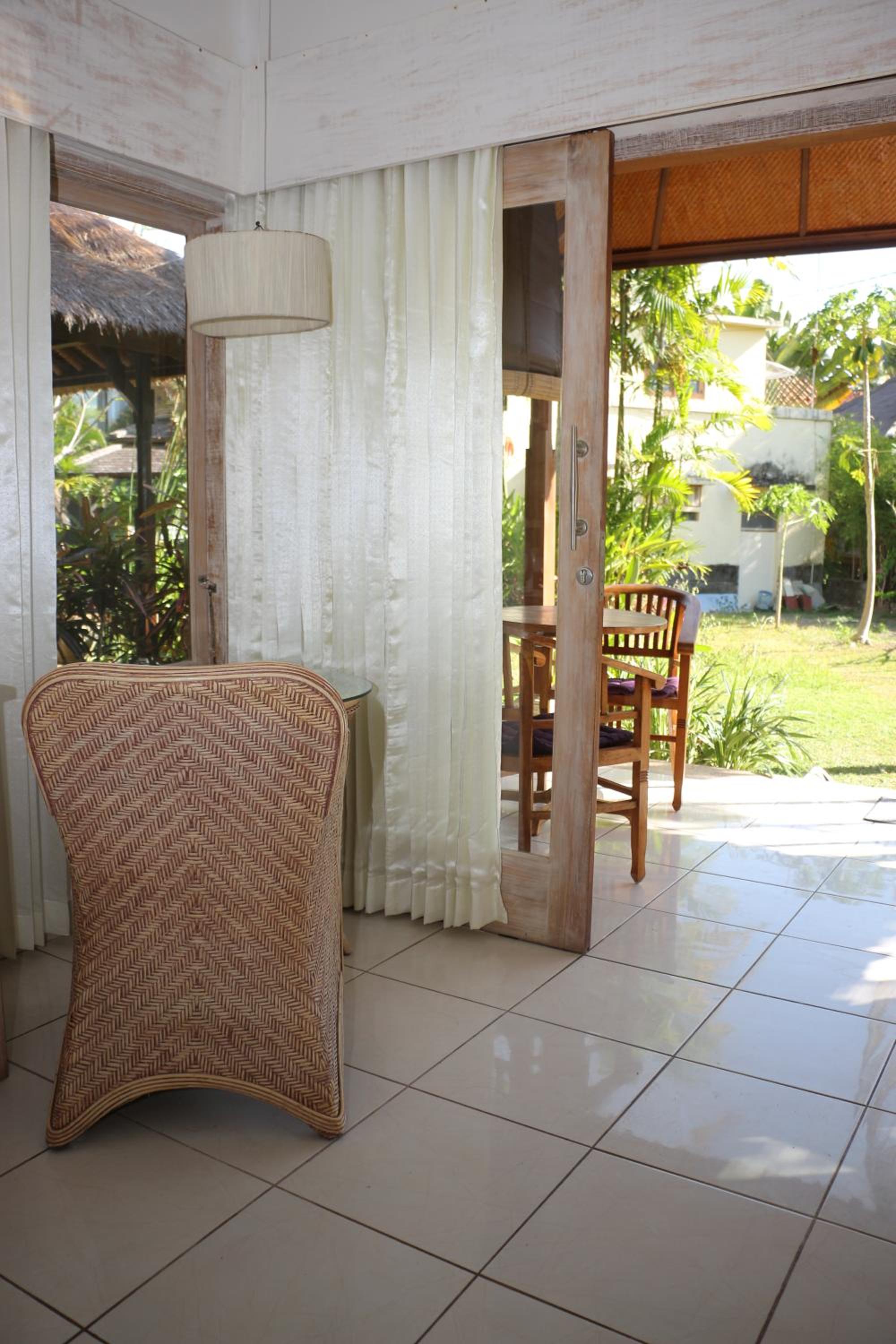 Bungalow with Garden View photo 2
