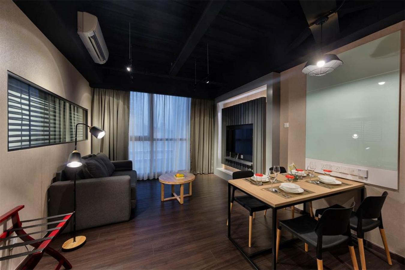 The Deluxe Suite