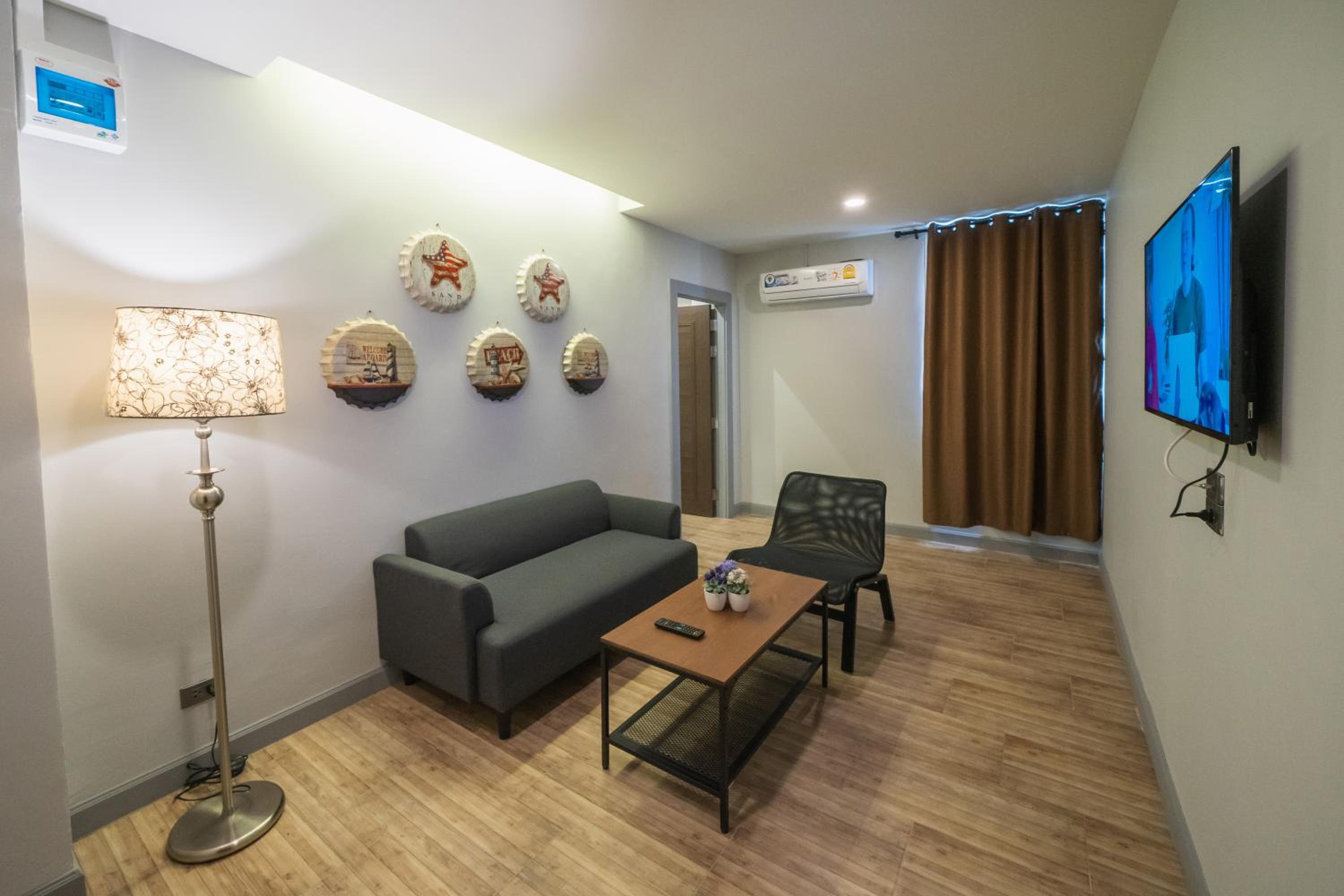 Executive Suite - Photo 1