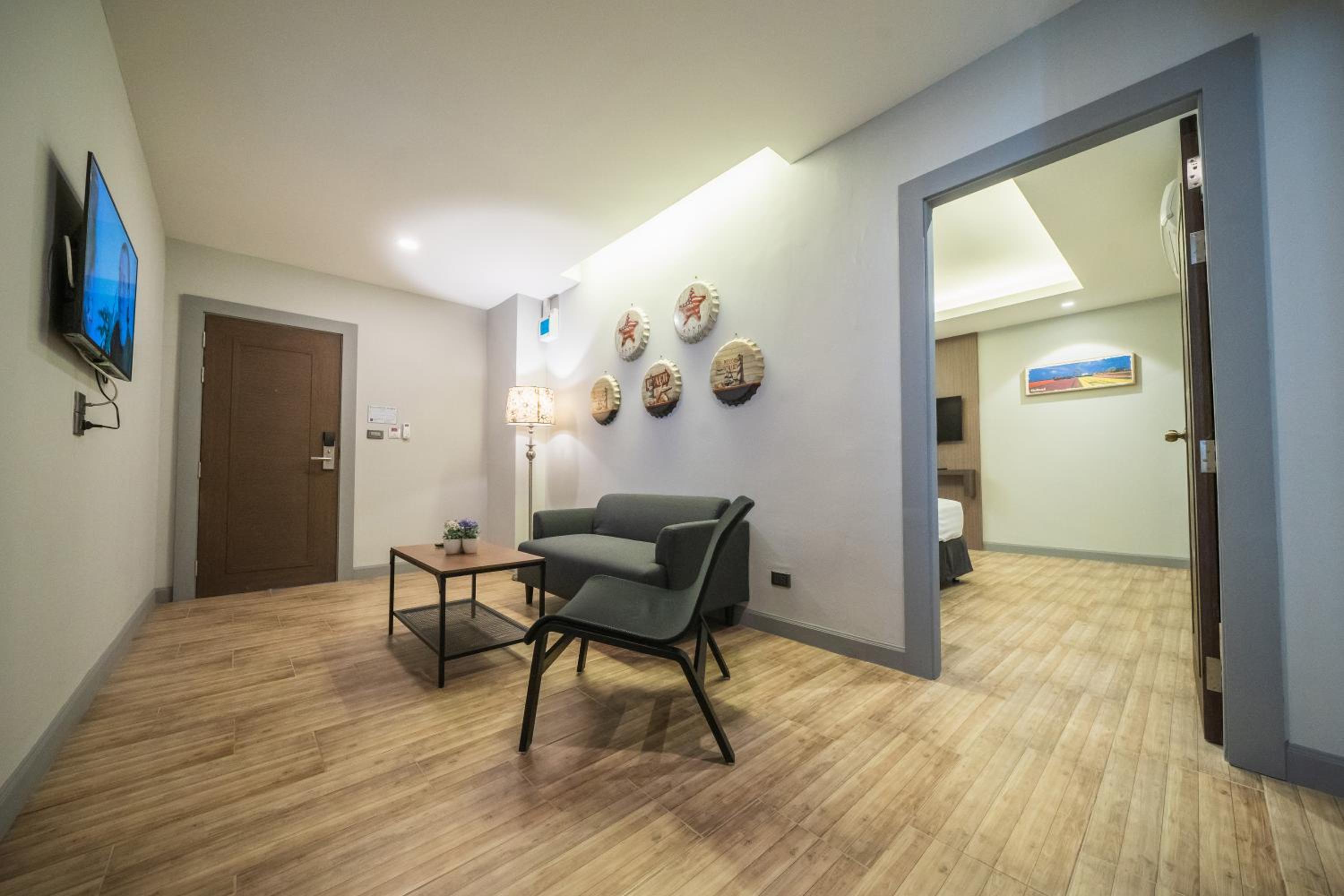 Executive Suite - Photo 4