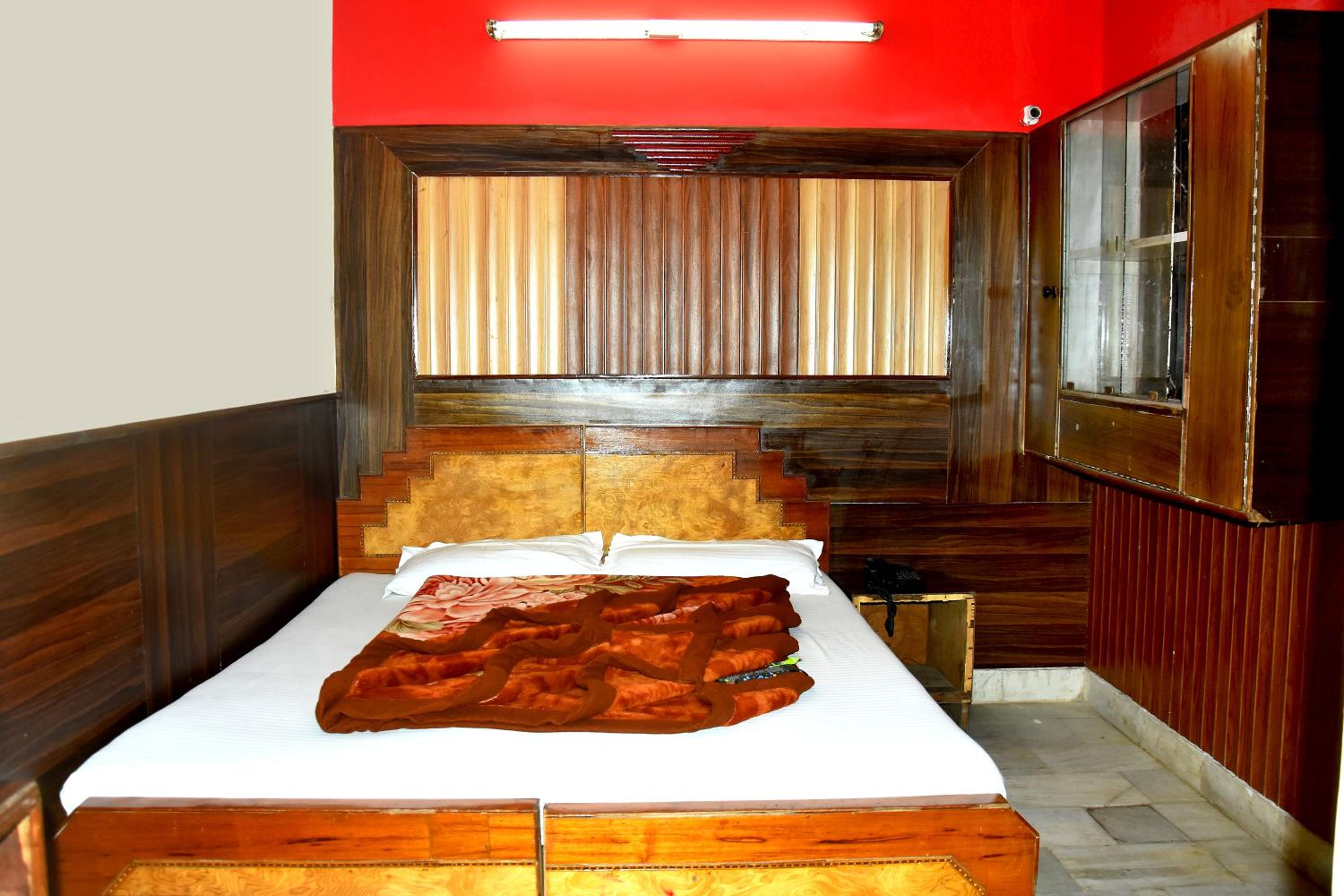 Deluxe Room - Photo 11