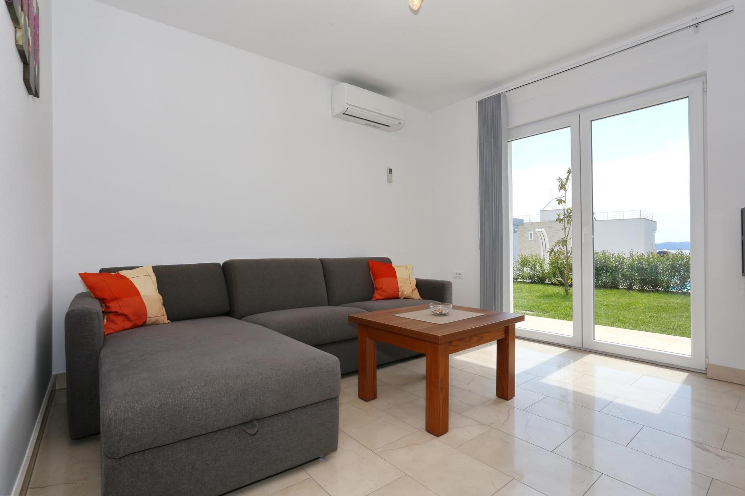 Two-Bedroom Apartment with Private Garden and Hot Tub - Ground Floor