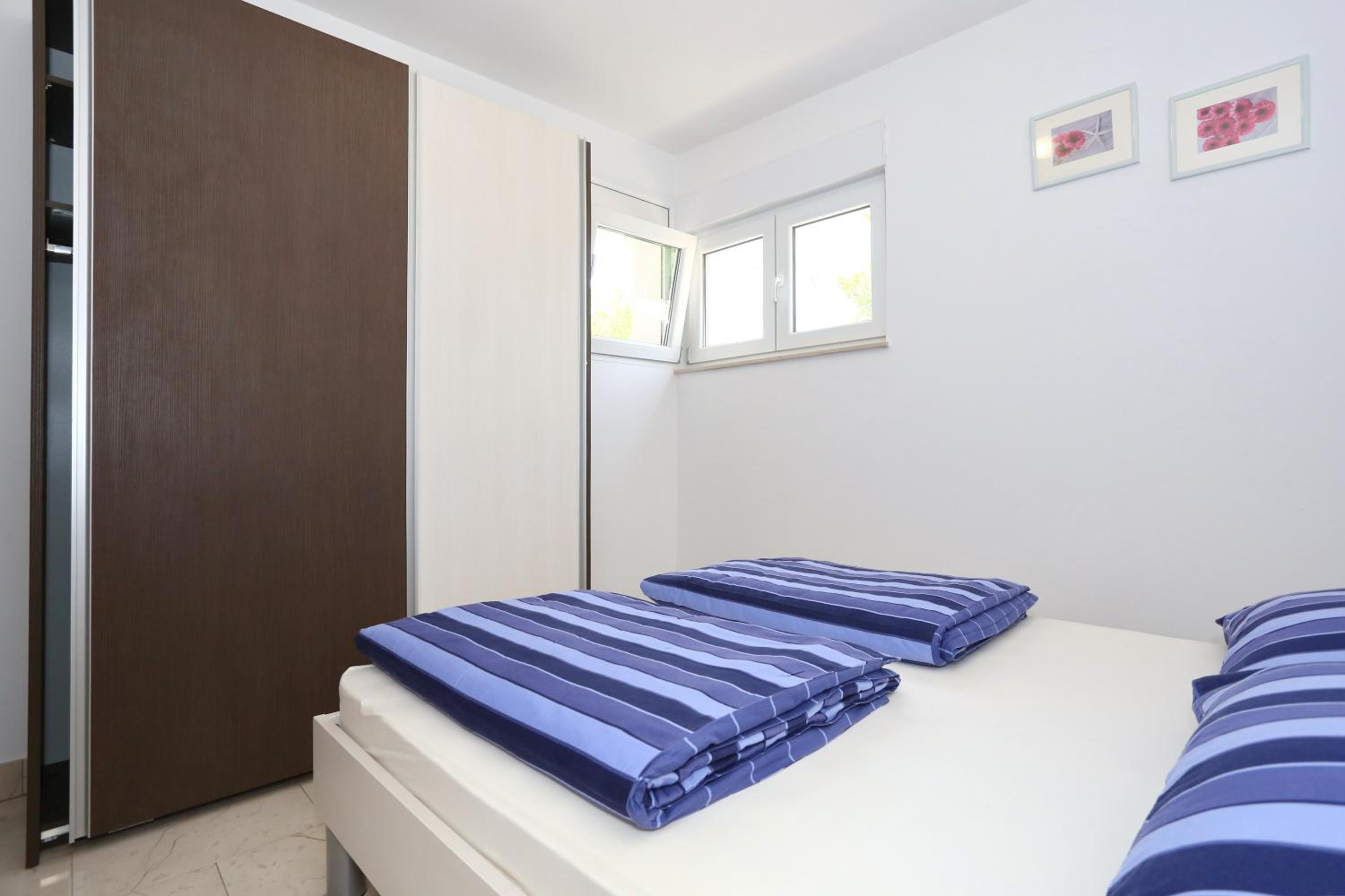 Two-Bedroom Apartment with Private Garden and Hot Tub -  Ground Floor photo 2