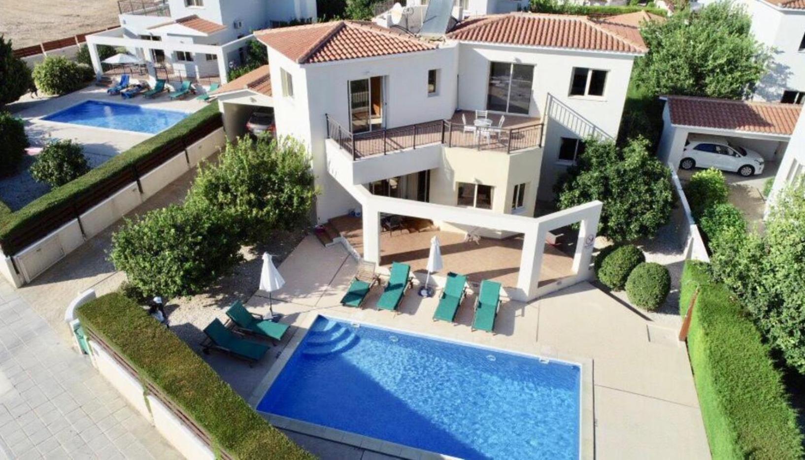 Three-Bedroom Villa photo 1