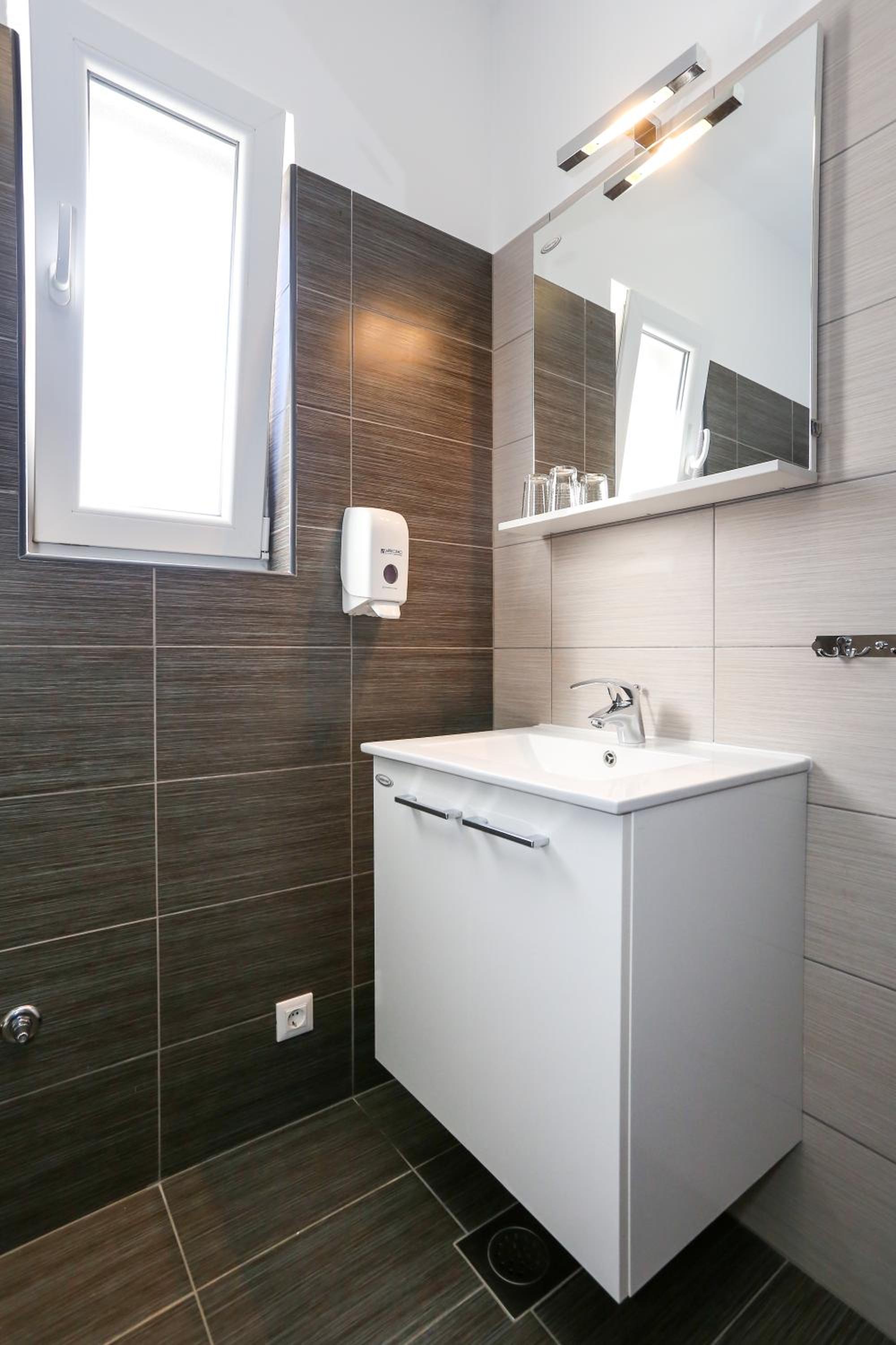 Comfort Two-Bedroom Apartment with Terrace and Sea View, photo 6