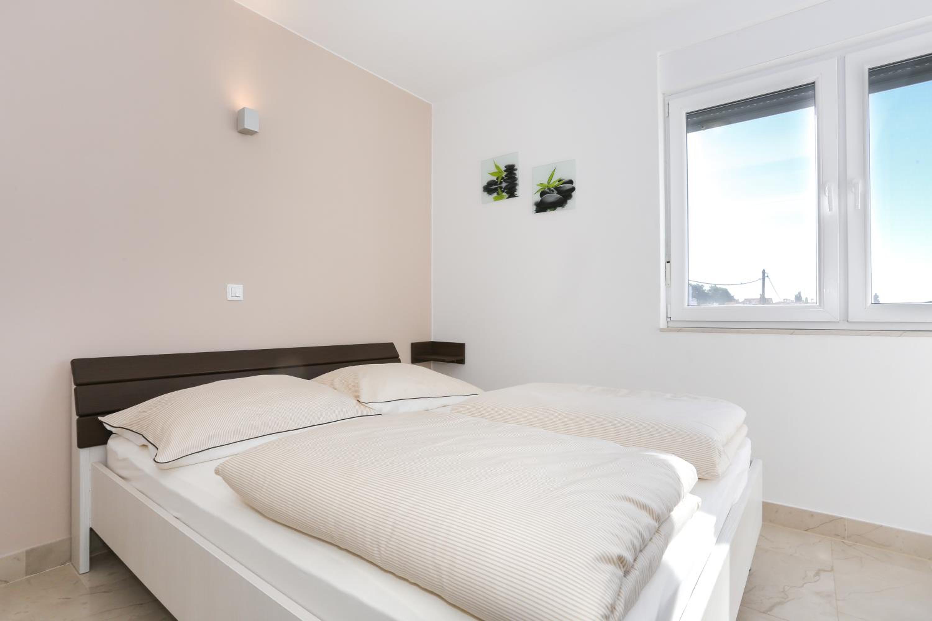 Appartamento Comfort con 2 Camere da Letto, Terrazza e Vista Mare