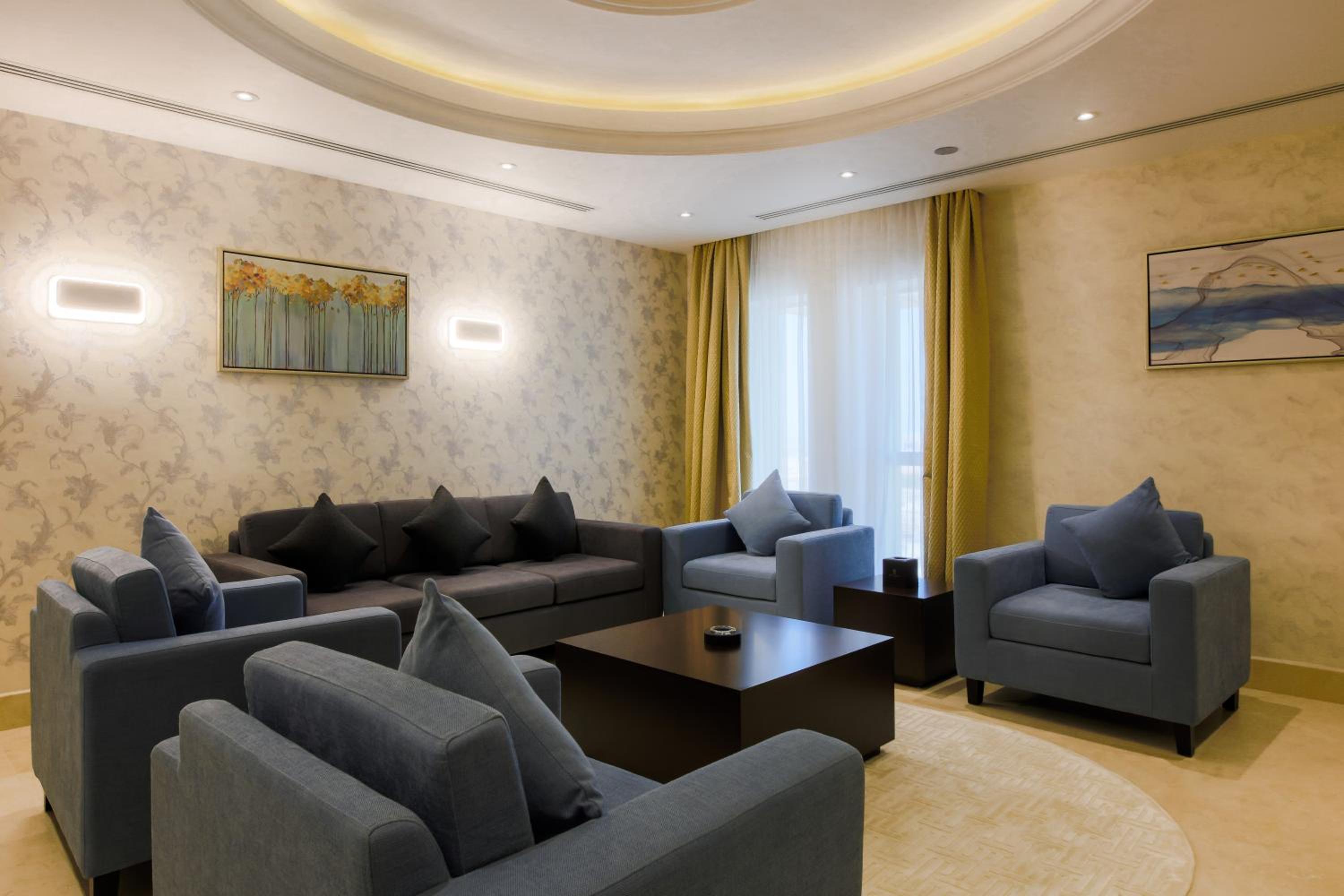 Queen Suite photo 1