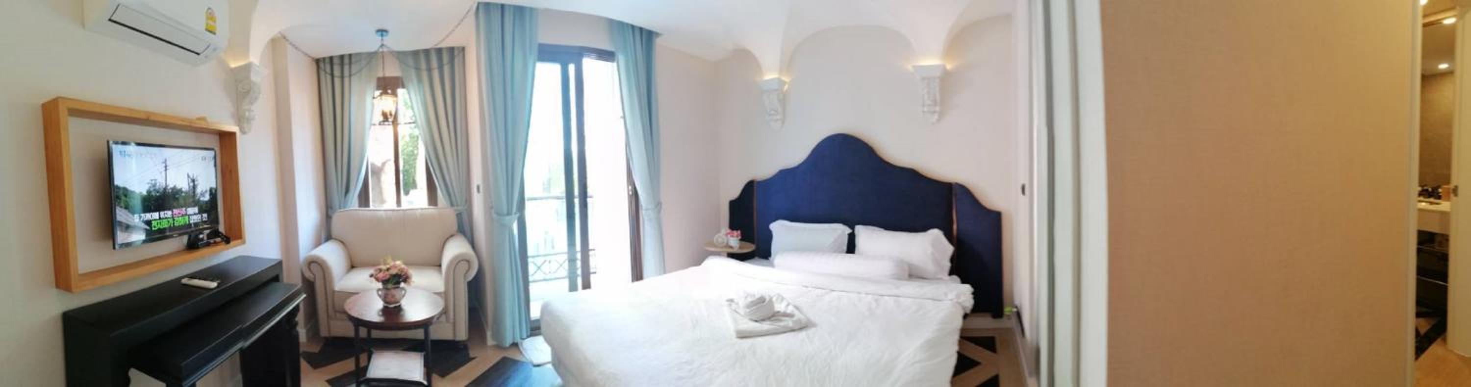 King Room With Pool Access photo 3