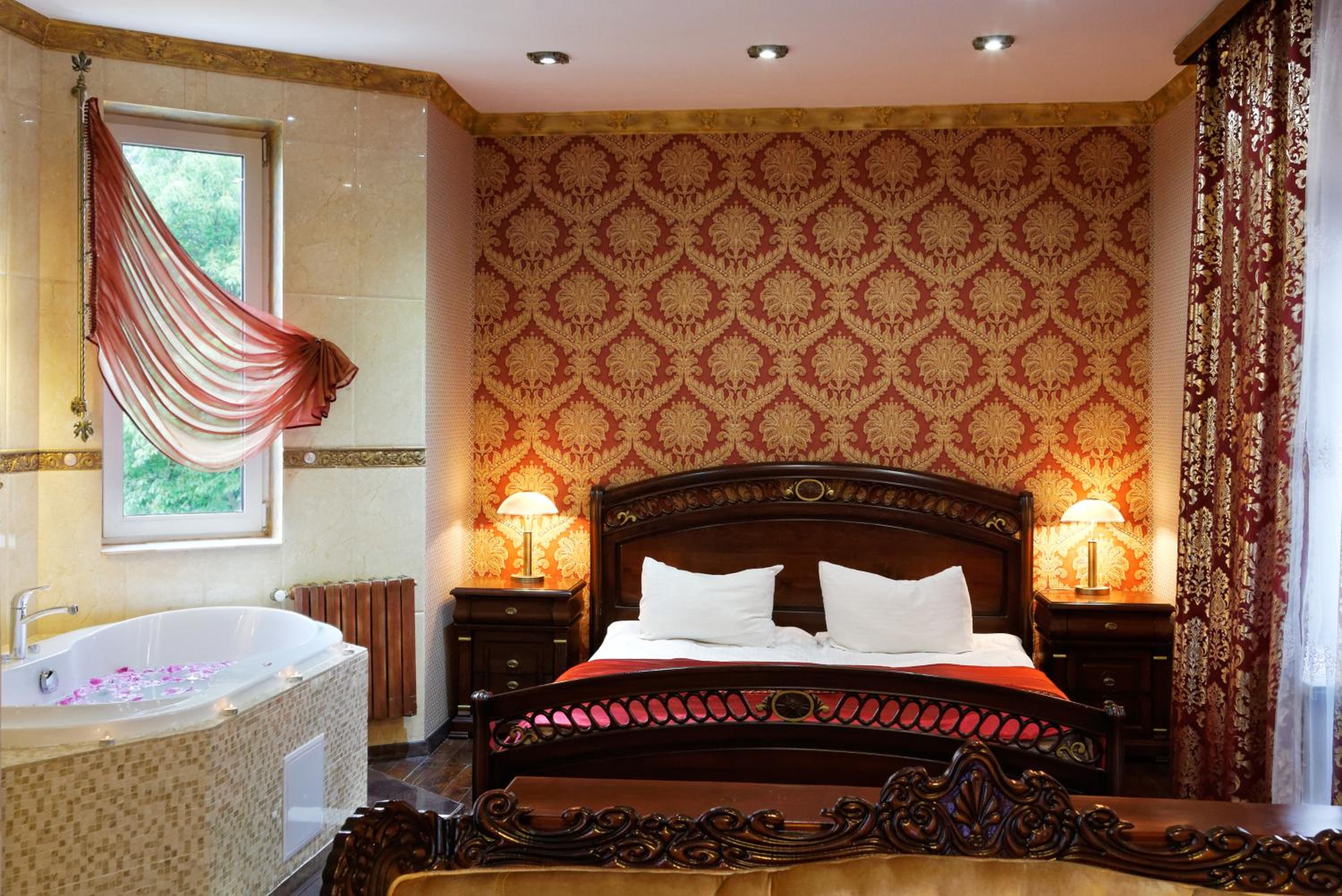 Suite with Hot Tub