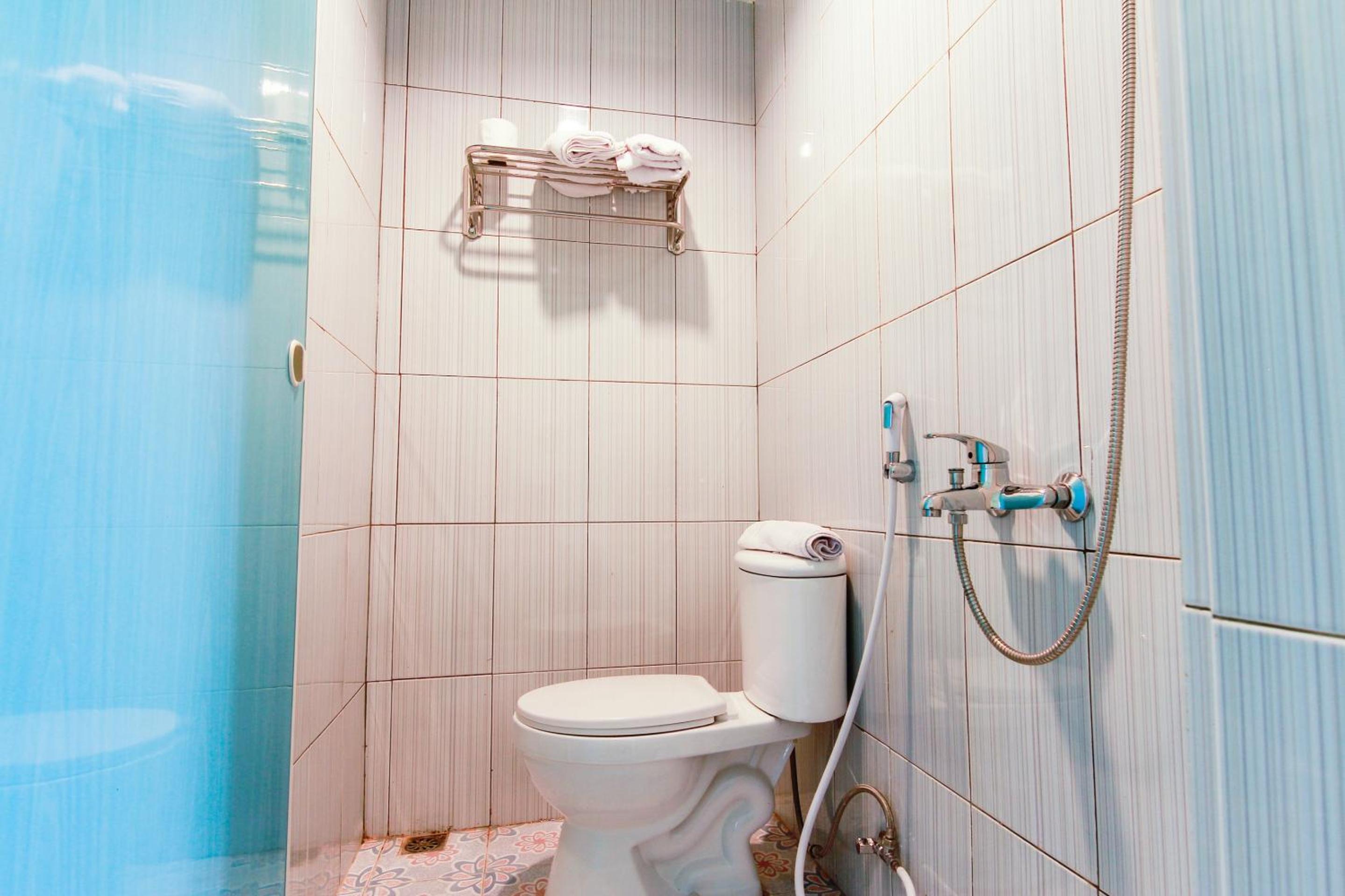 Standard King Room - Photo 18