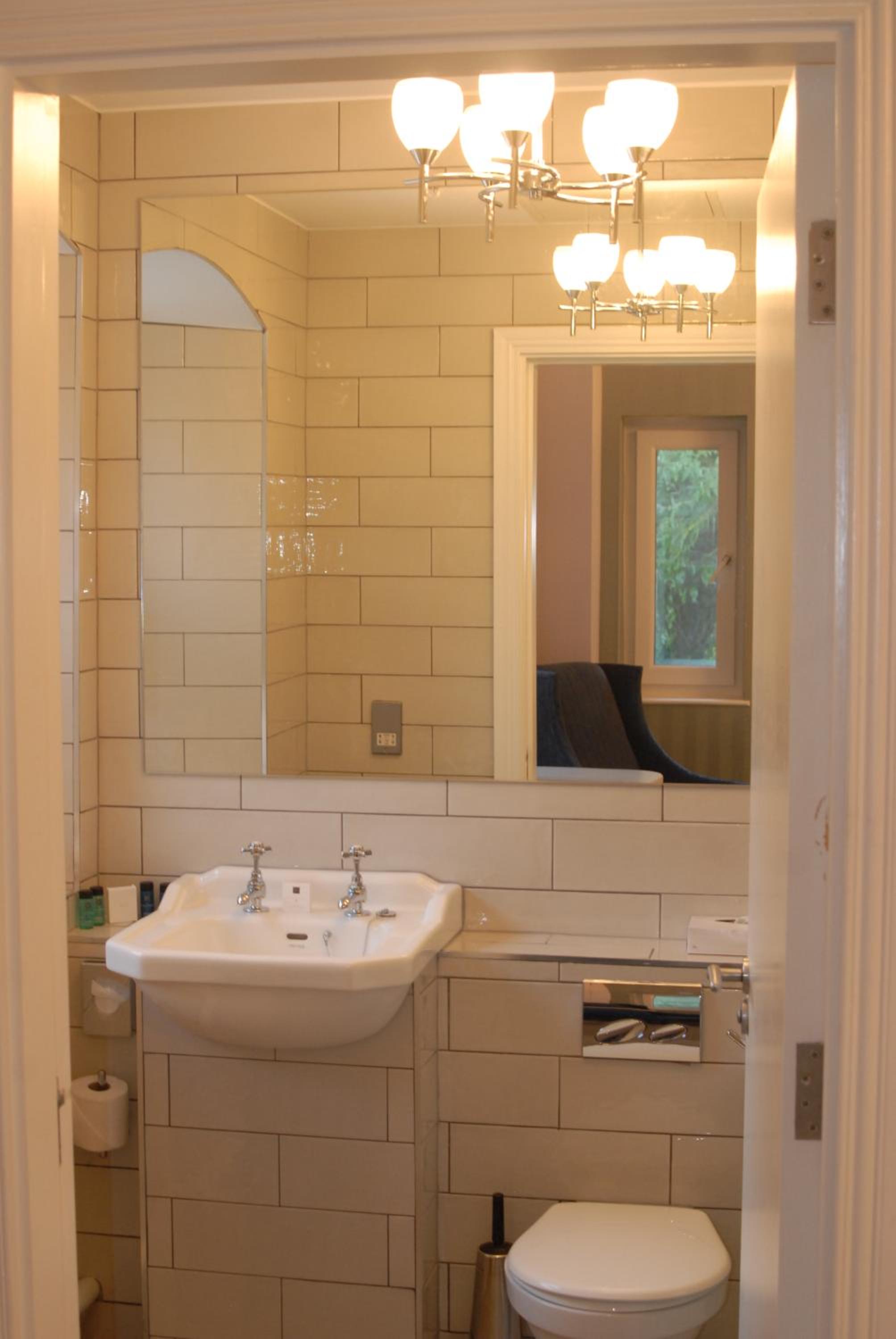 Superior Double Room thumbnail 5