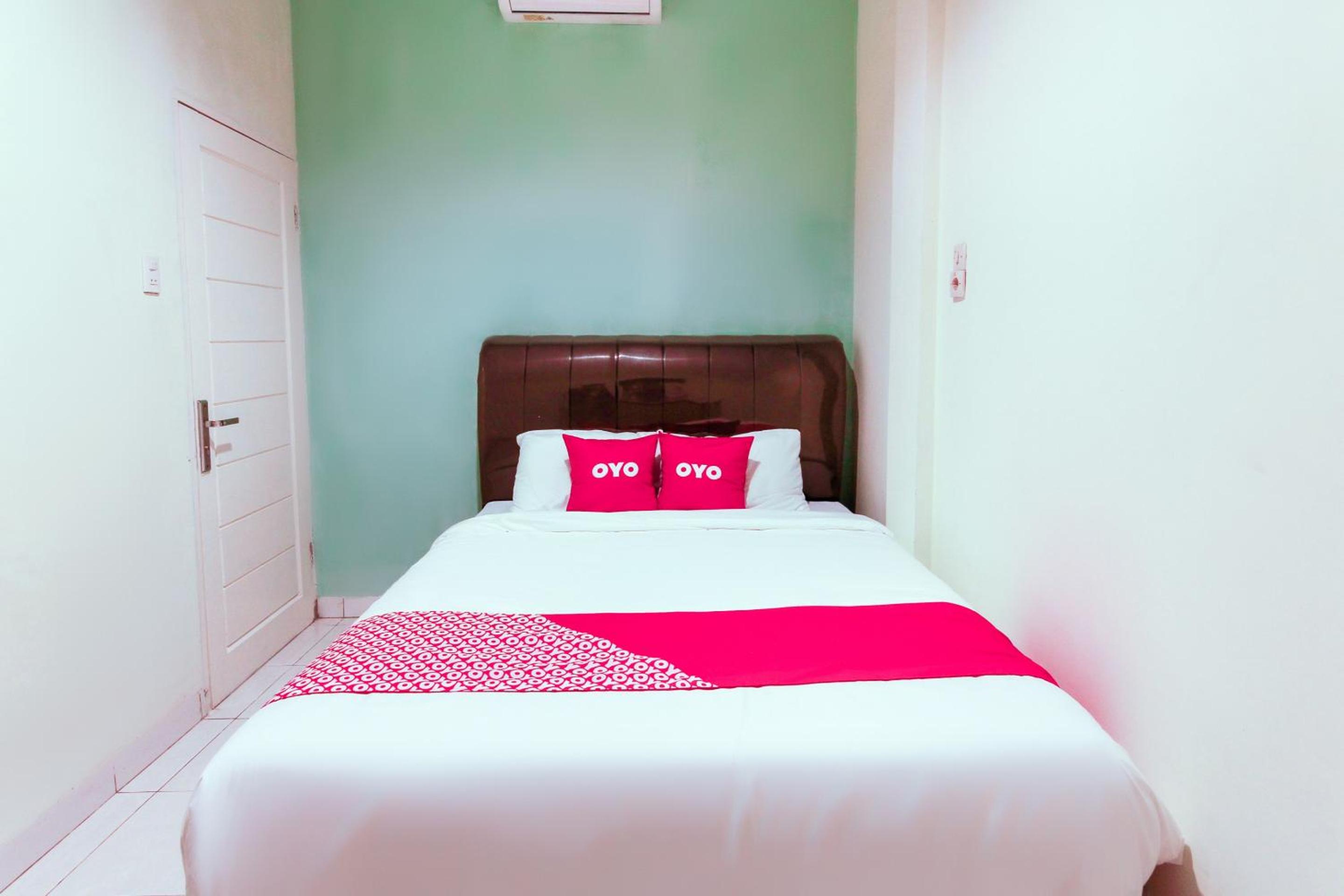 Standard King Room - Photo 7