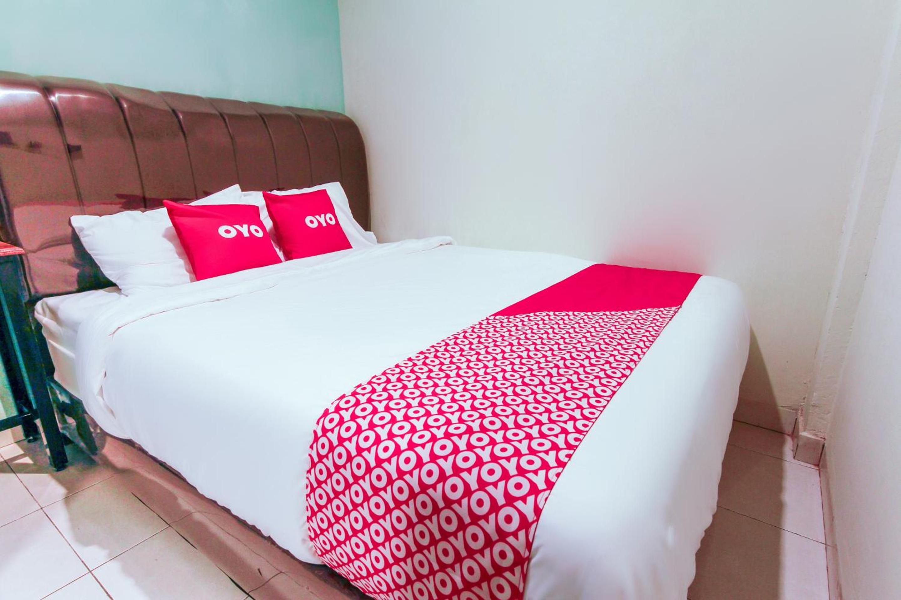 Standard King Room - Photo 9