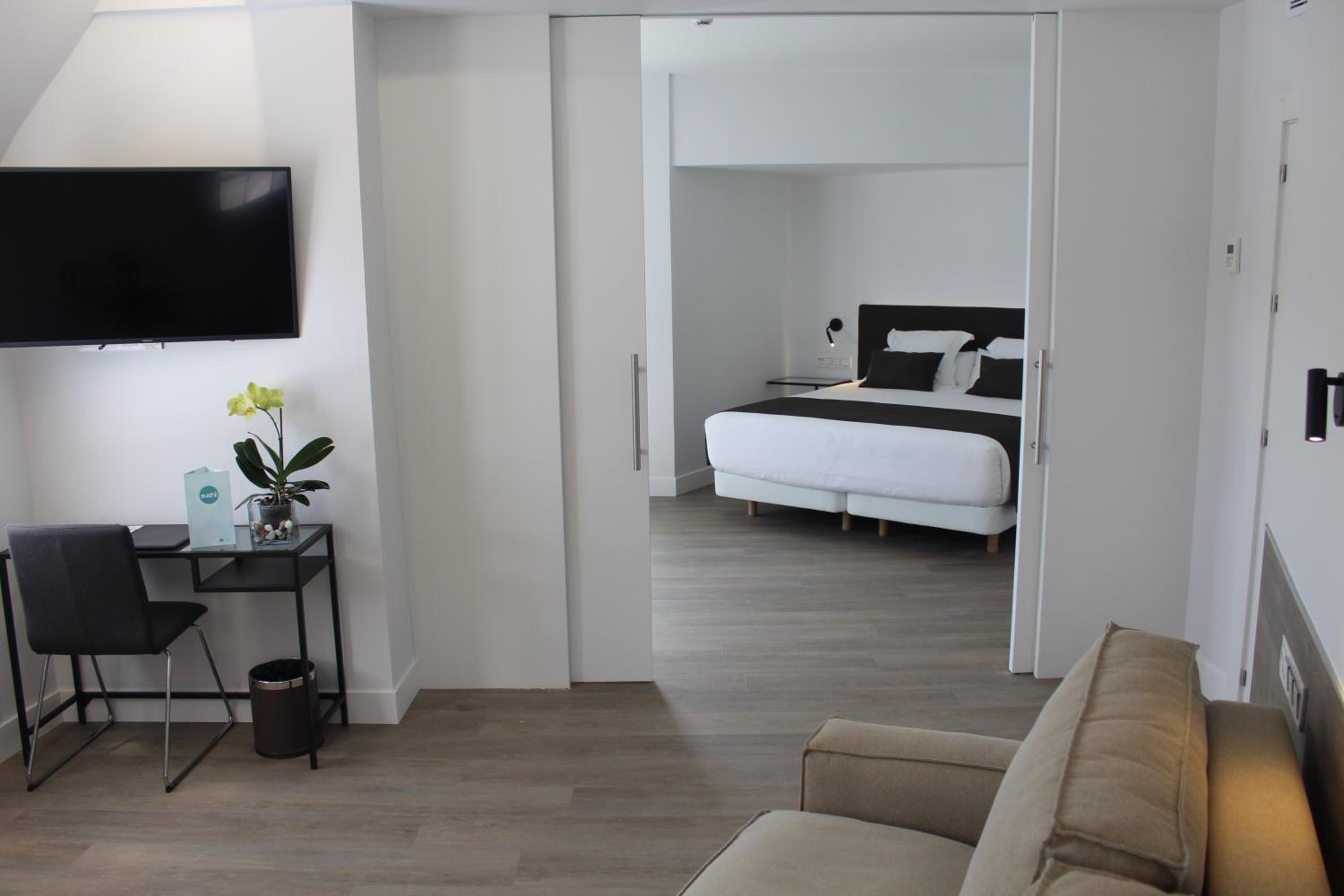 Premium Quadruple Room - Photo 2
