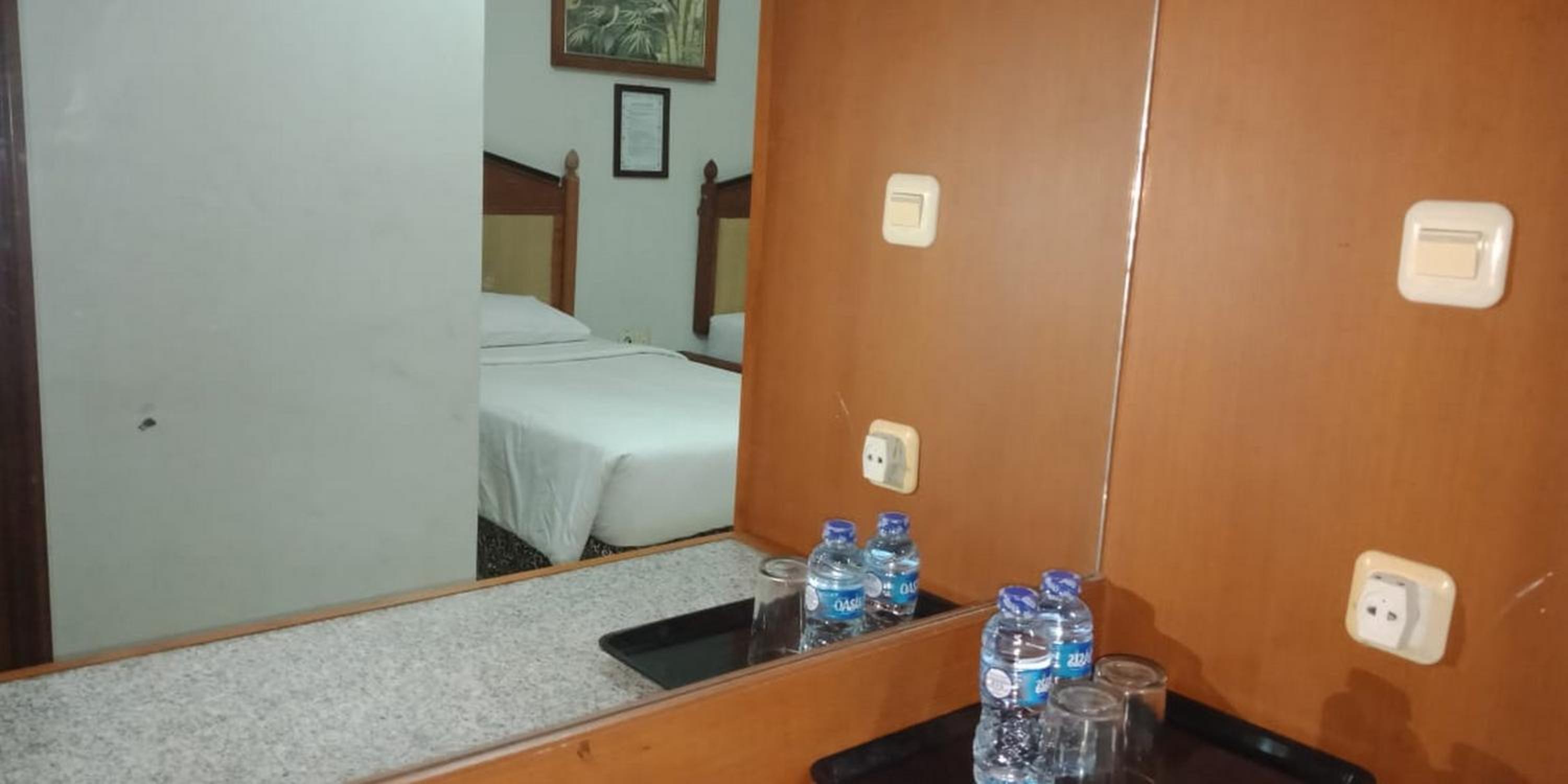 Standard Twin Room - Photo 2