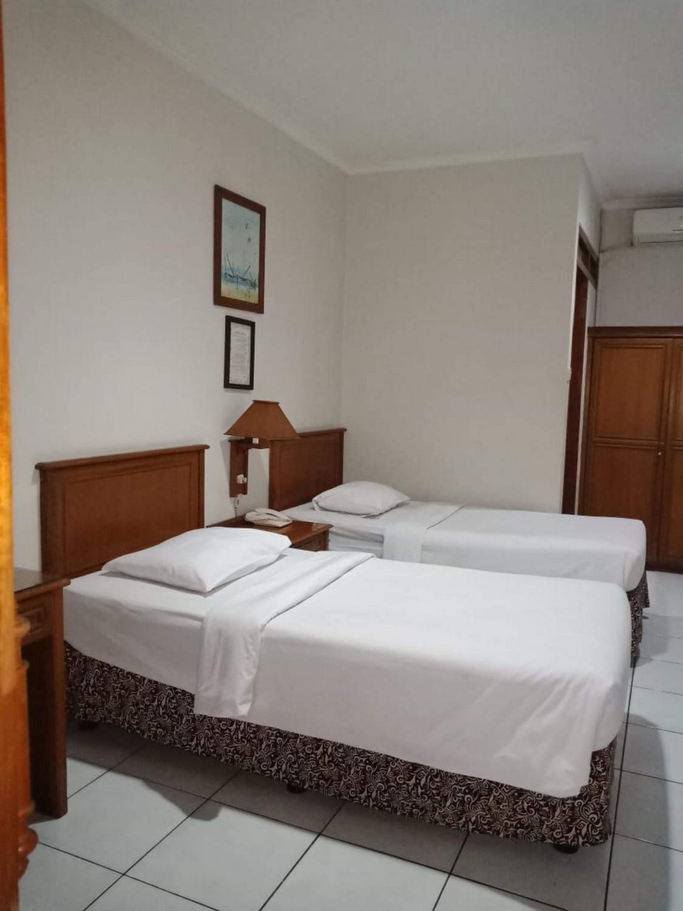 Standard Twin Room - Photo 1