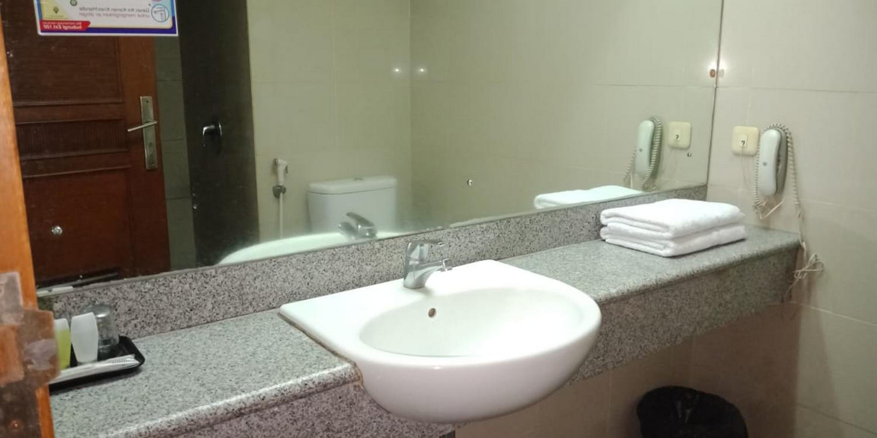 Standard Twin Room - Photo 6