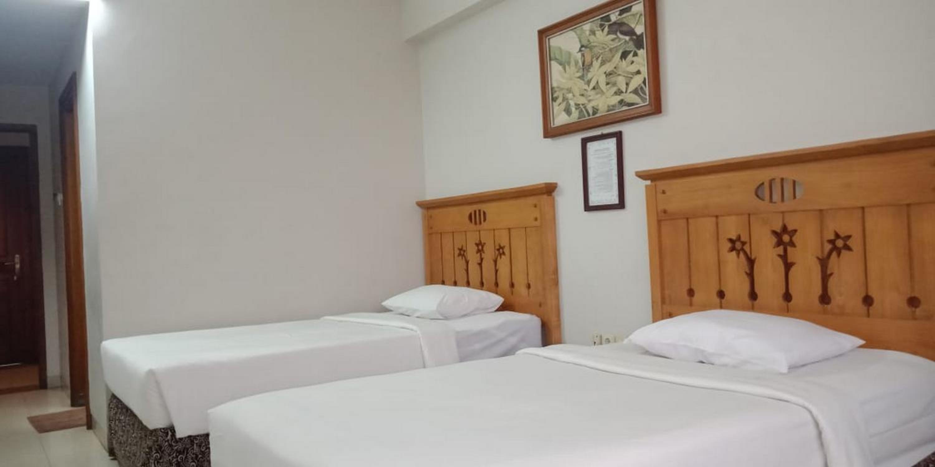 Standard Twin Room - Photo 8