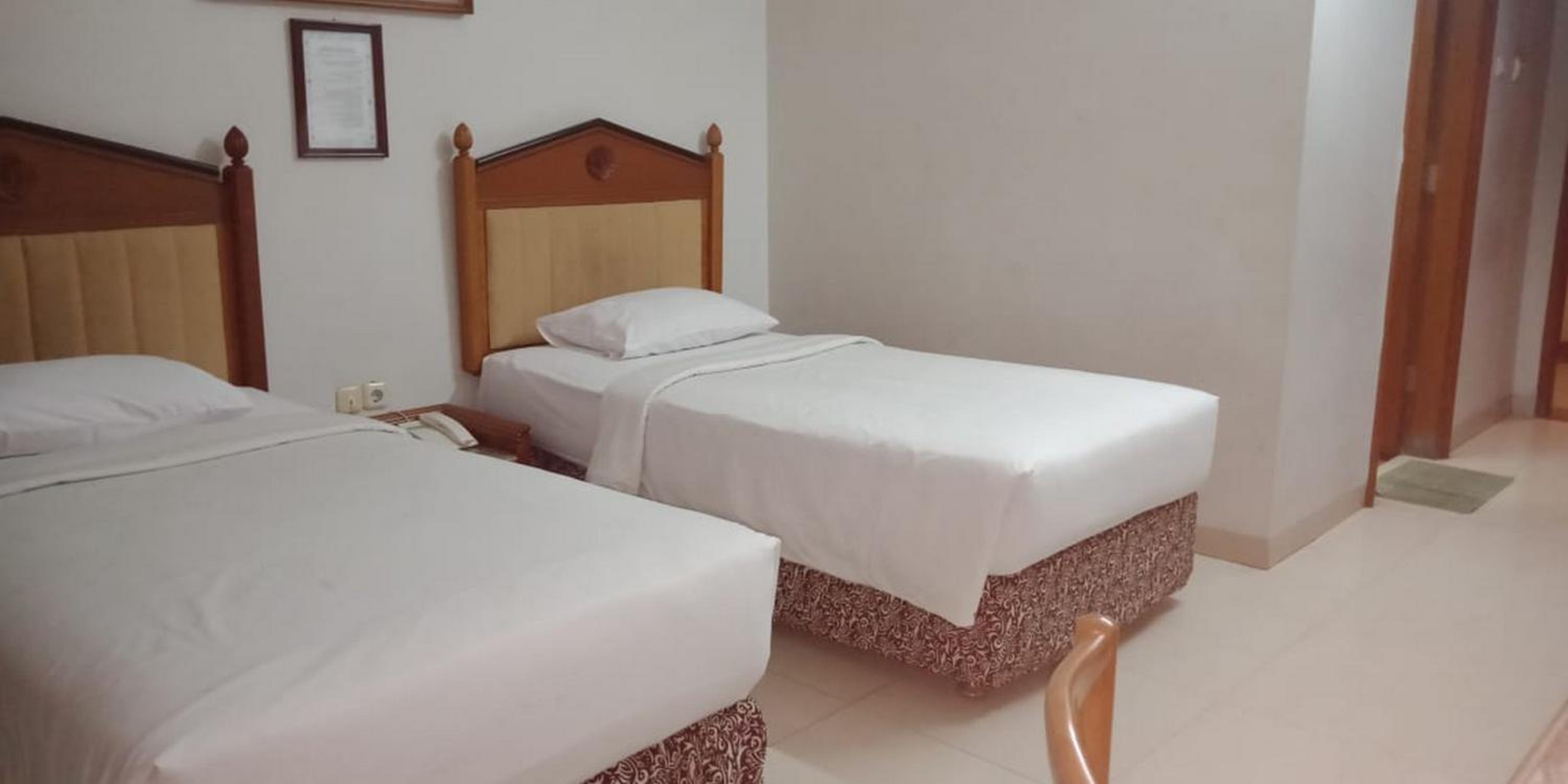 Standard Twin Room - Photo 3