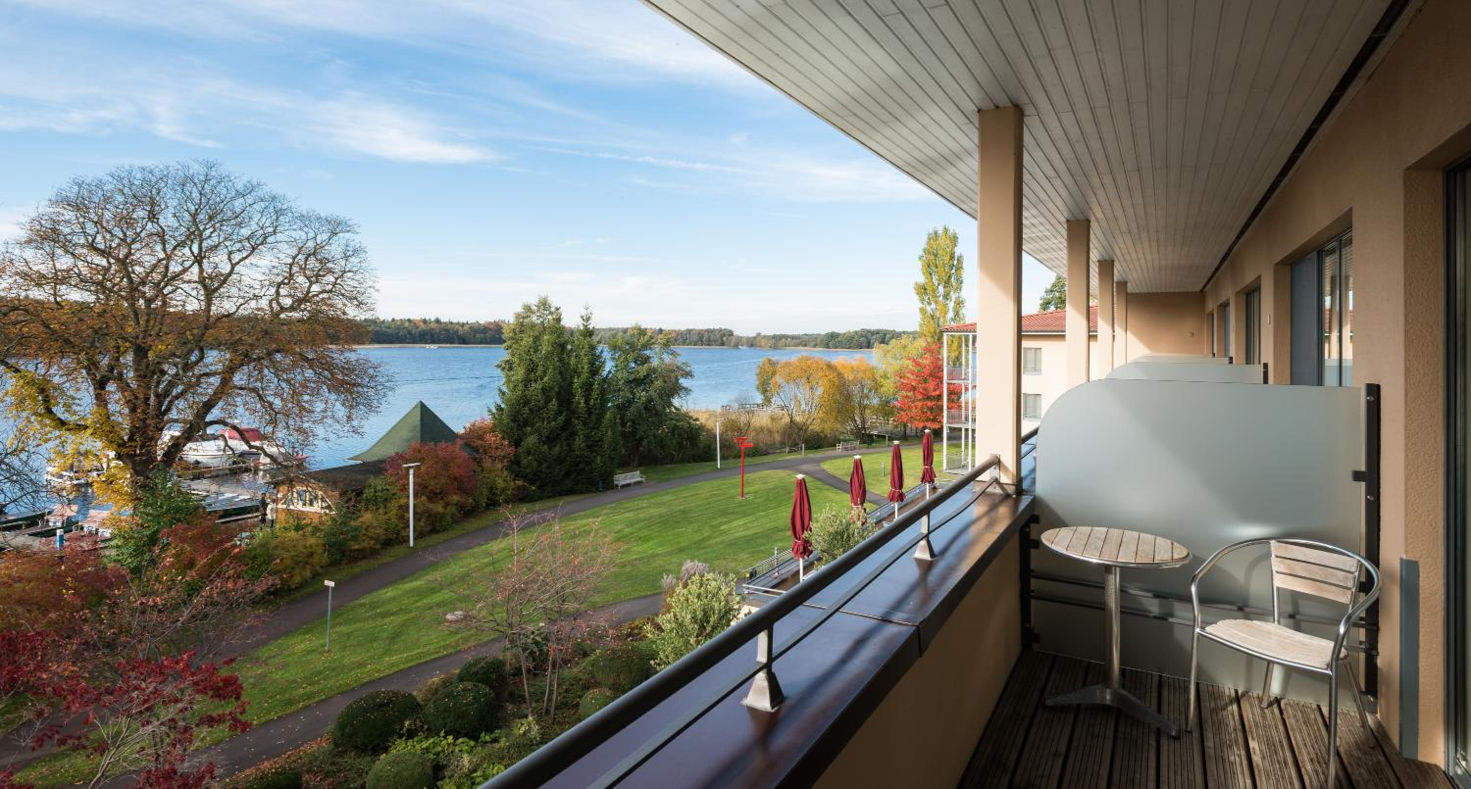Premium Double Room With Lake View photo 3