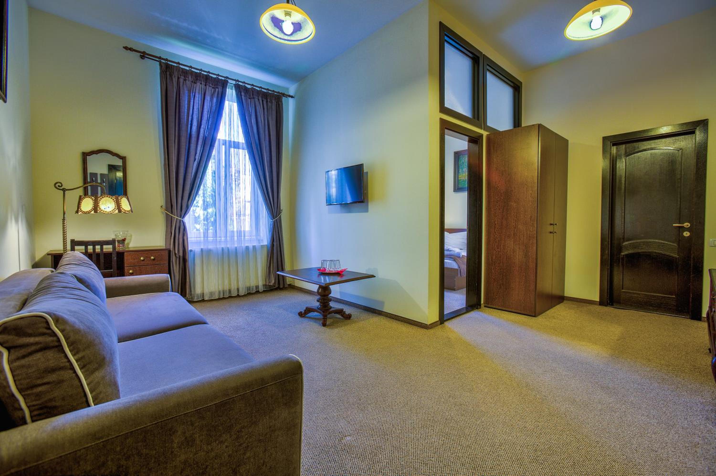 One-Bedroom Suite - Photo 1