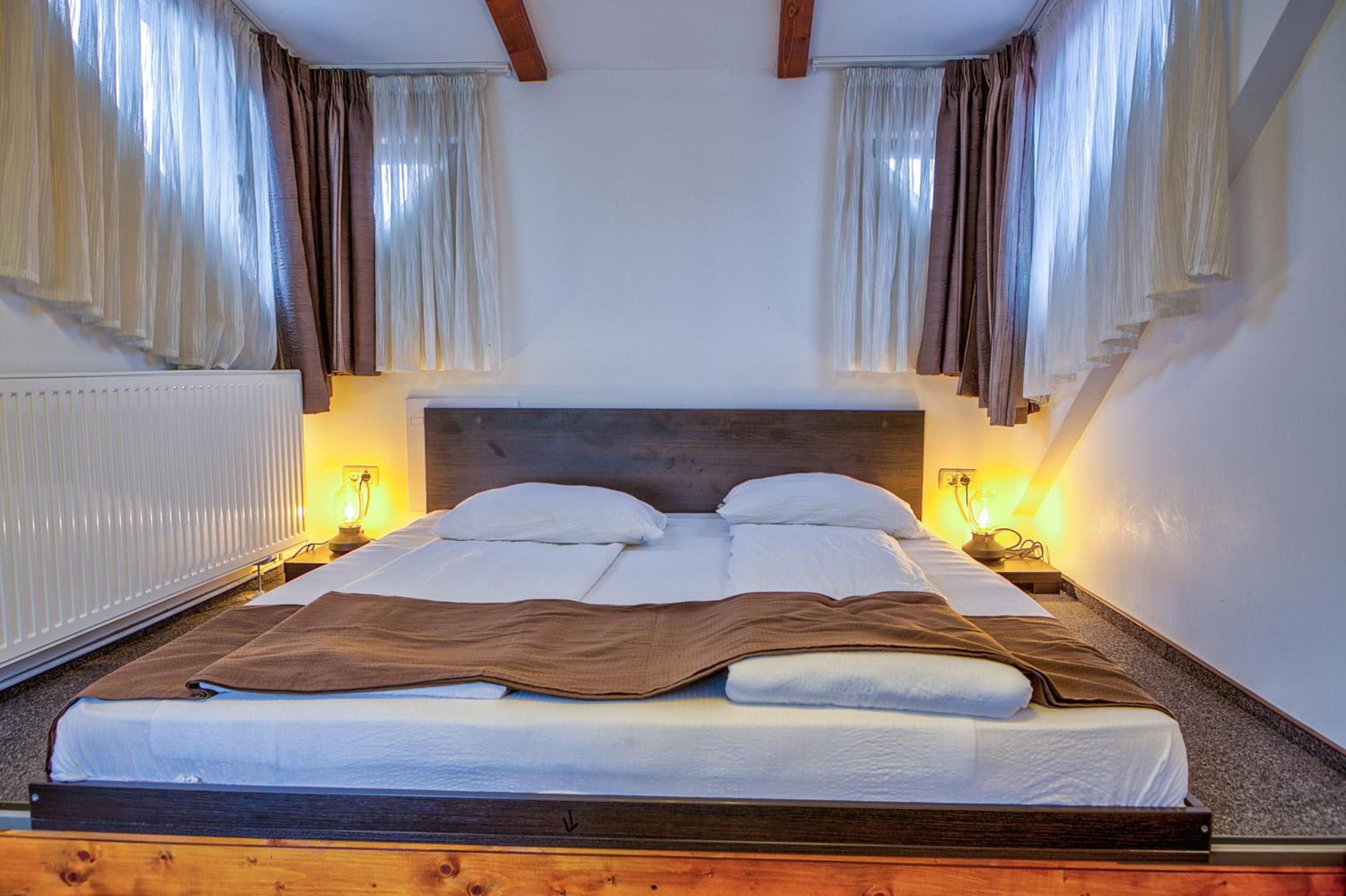 One-Bedroom Suite - Photo 9