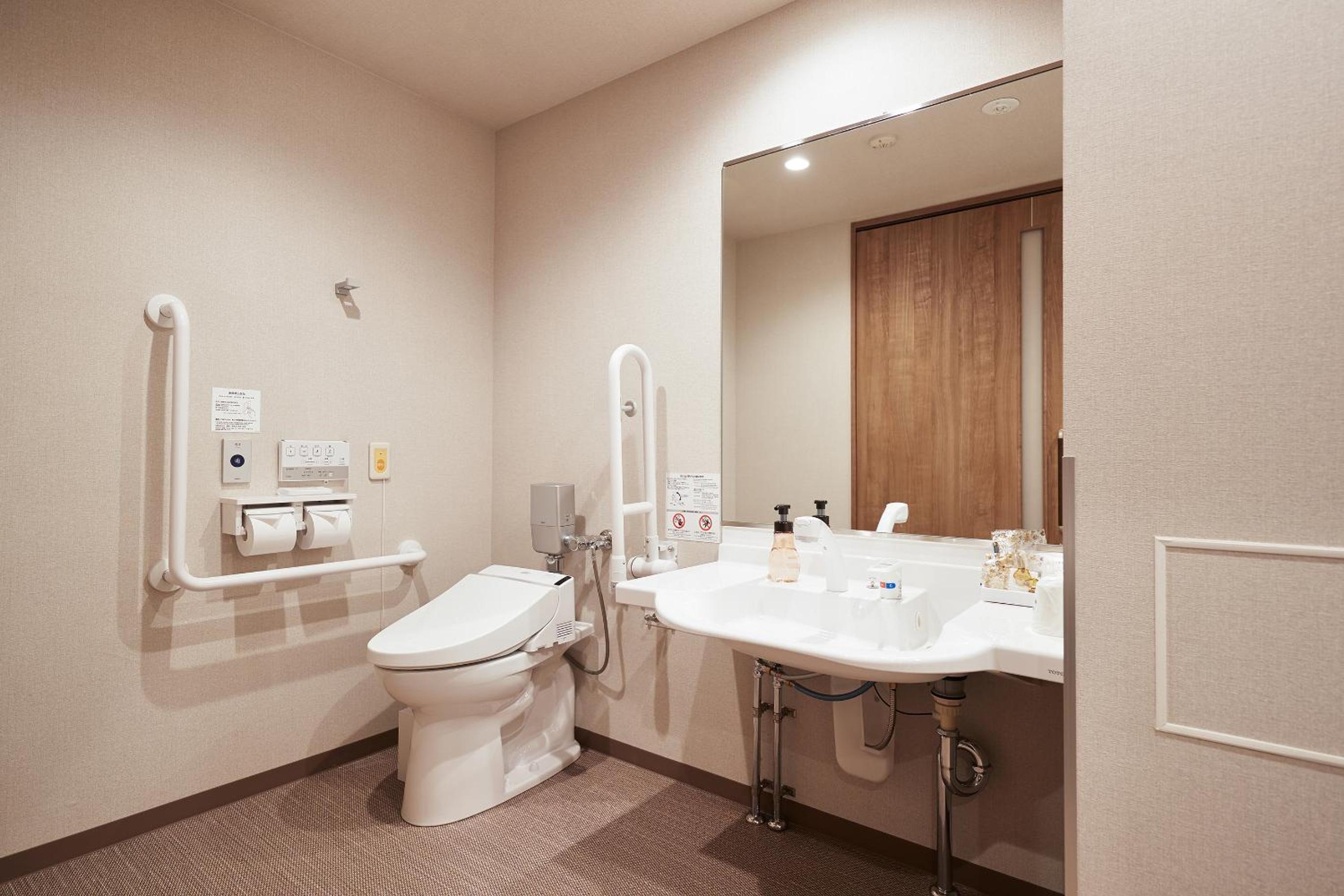 Twin Room - Disability Access - Non-Smoking photo 2
