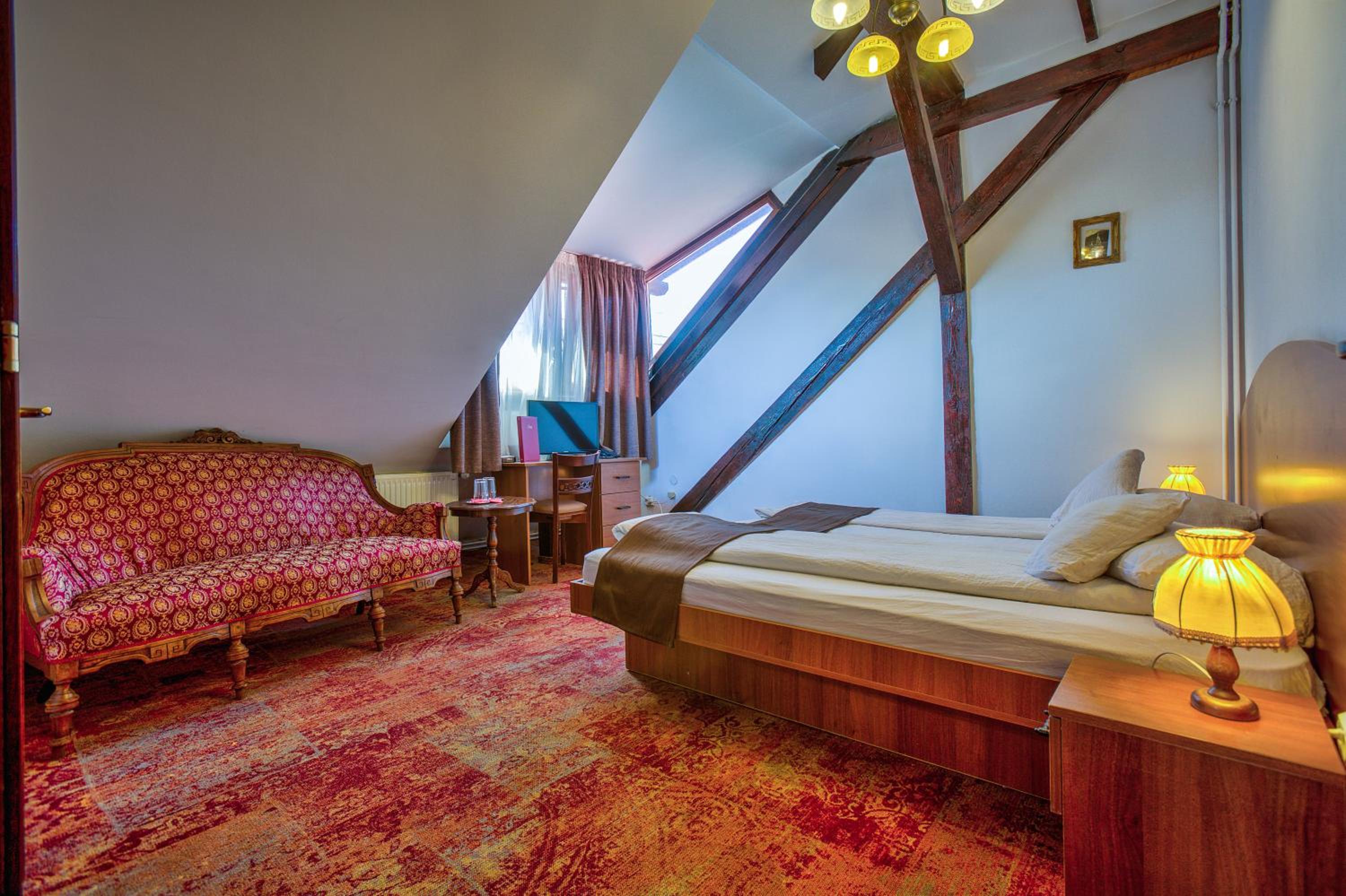 Double or Twin Room - Photo 7