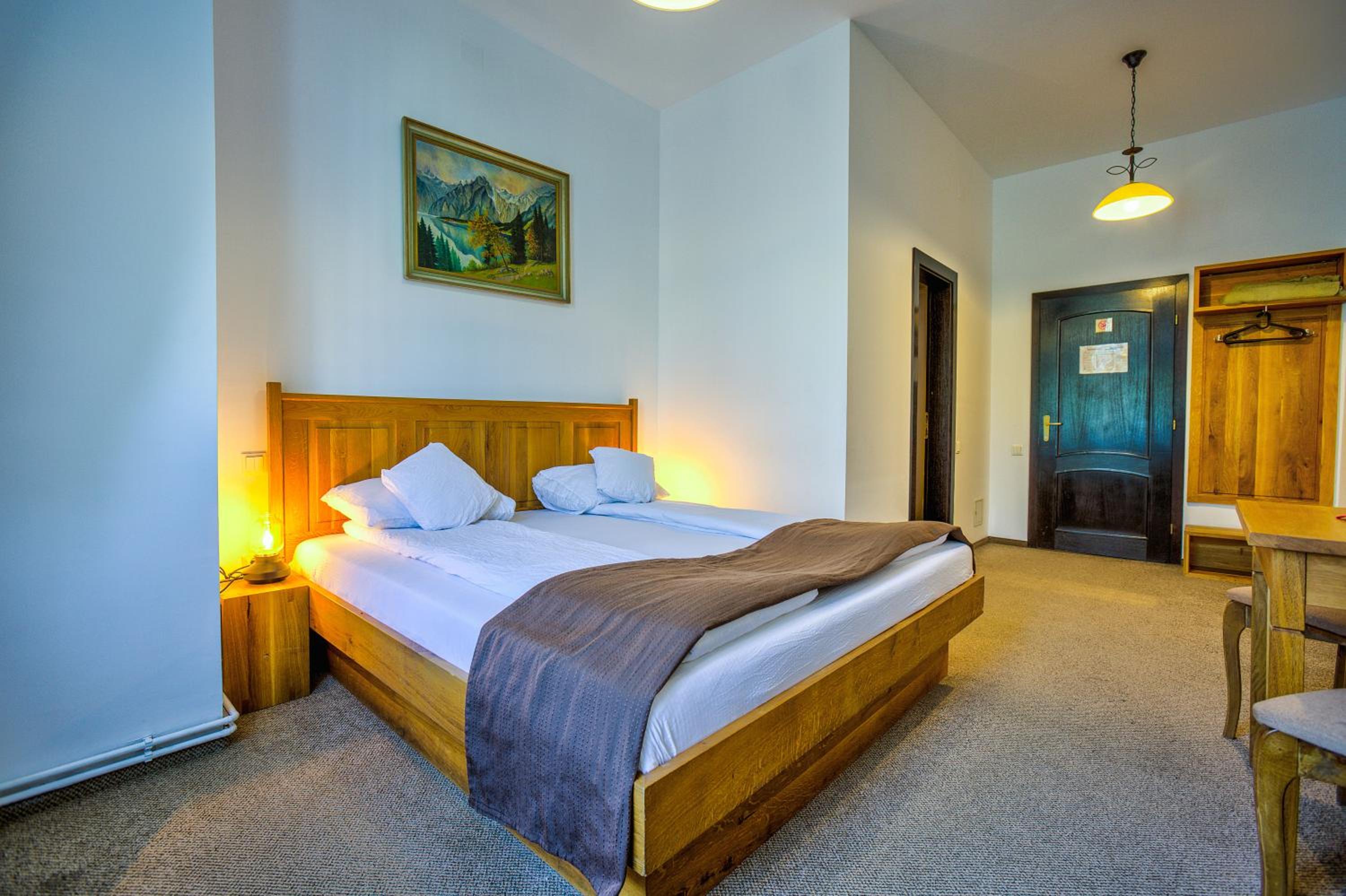 Double or Twin Room - Photo 5