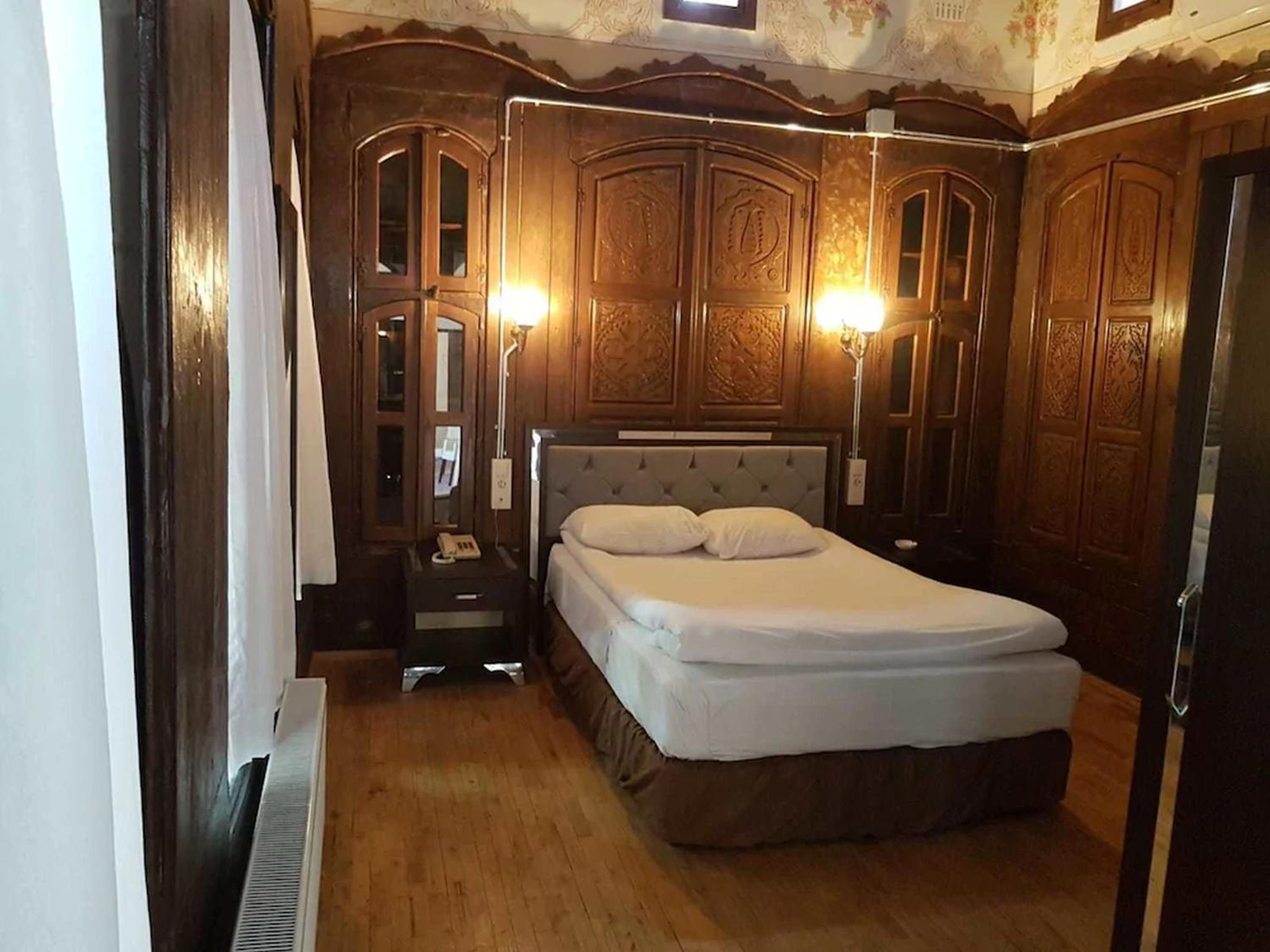 Double Room - Photo 12