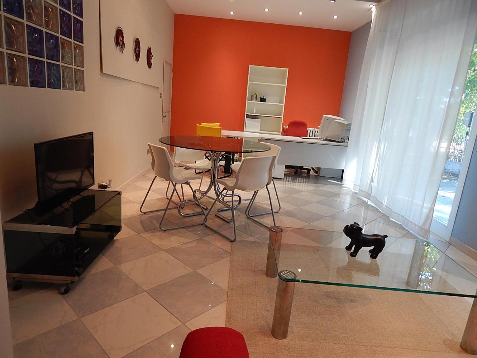 One-Bedroom Apartment - Photo 3