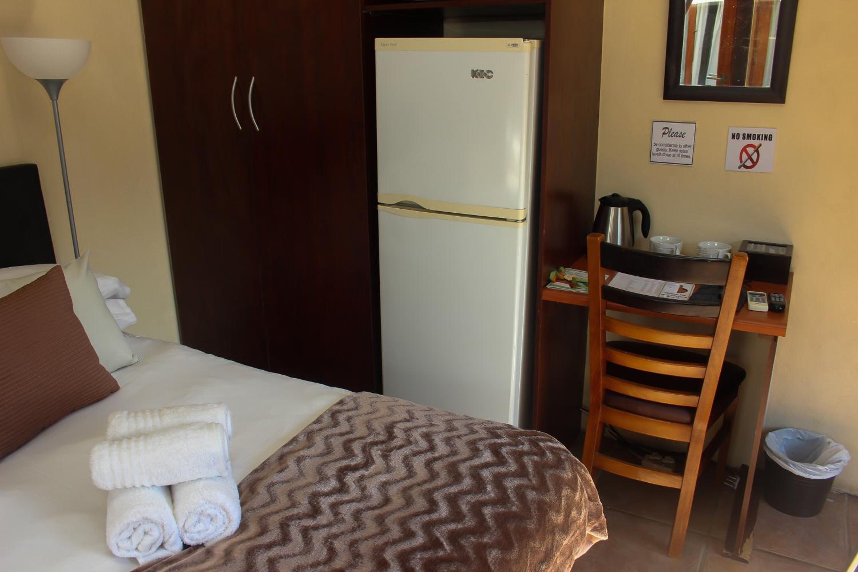 Large Double Room - Photo 11