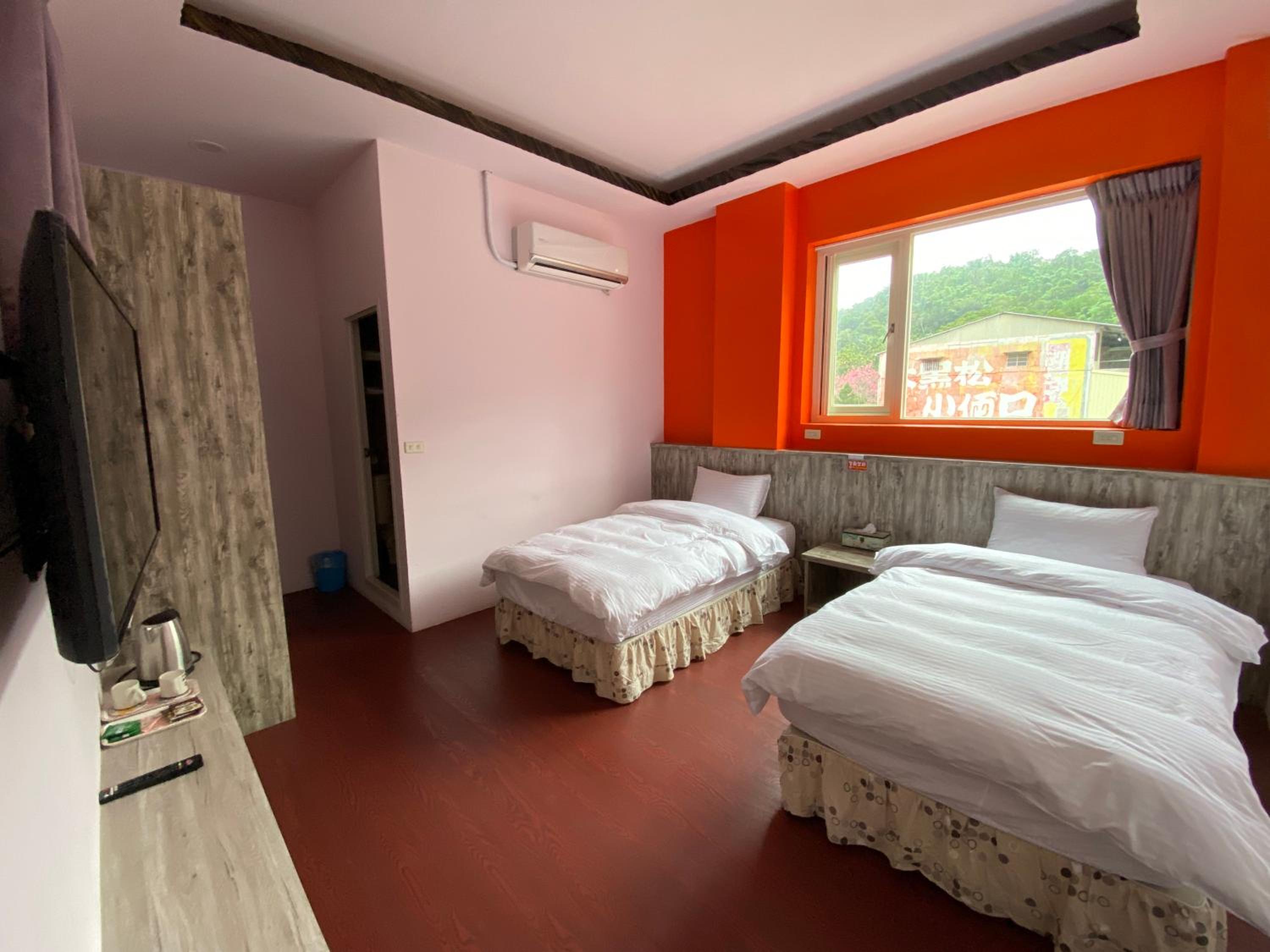 Twin Room with Private Bathroom photo 1