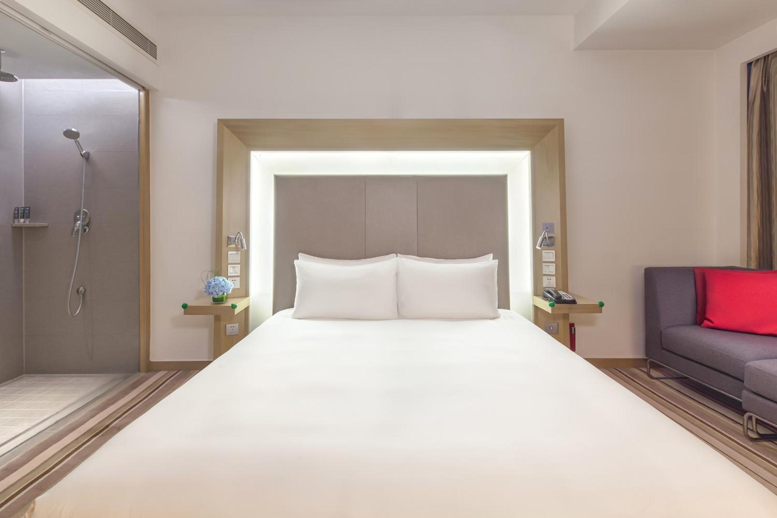 Premier Executive Room with King Bed. - Photo 8
