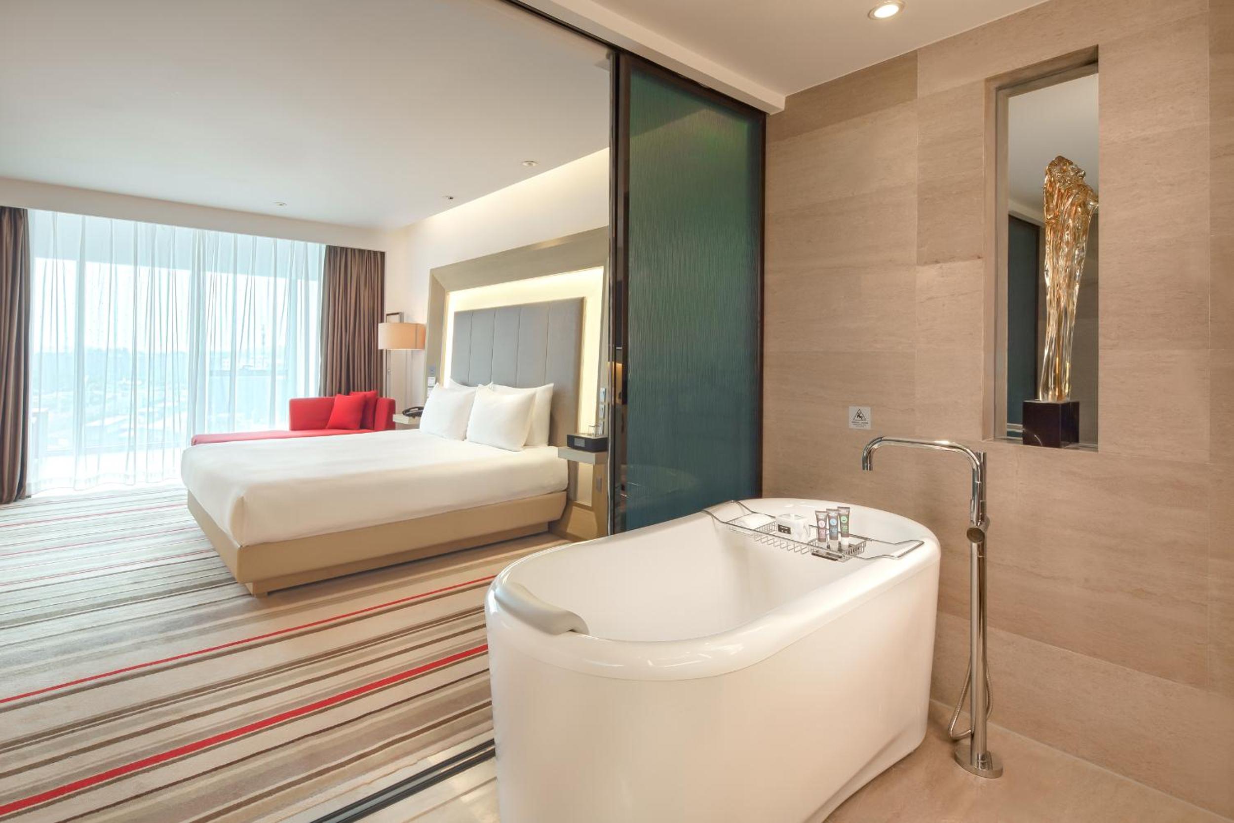 Executive Suite with King Bed. - Photo 7