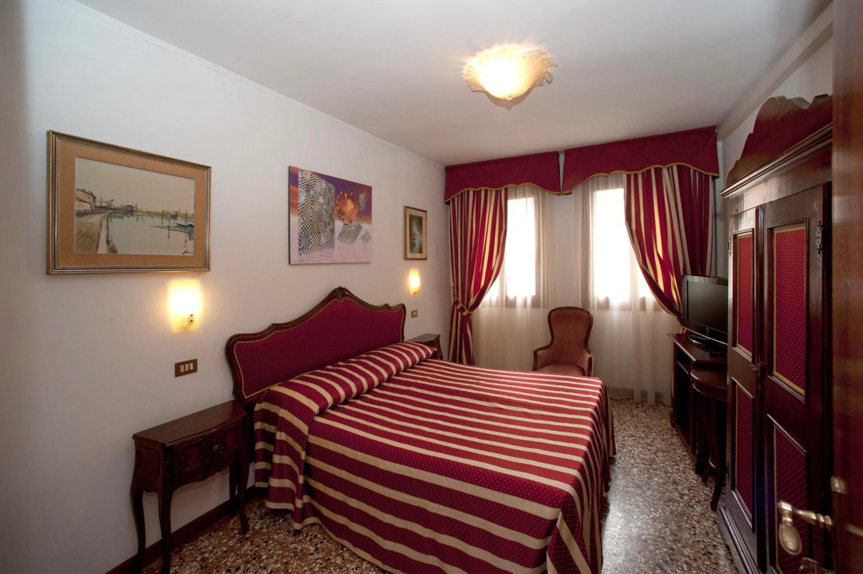 Comfort Double or Twin Room photo 2