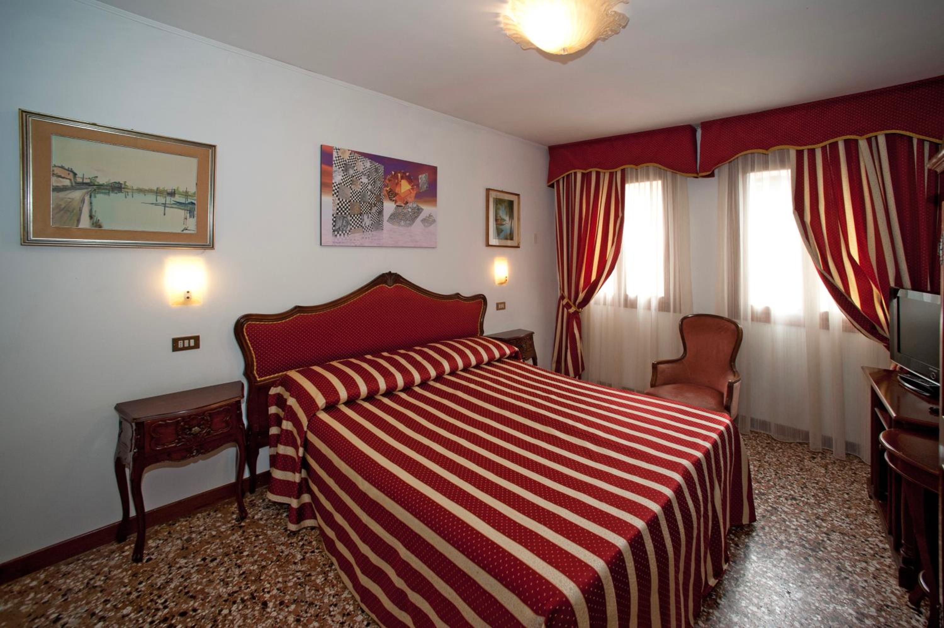 Comfort Double or Twin Room photo 3