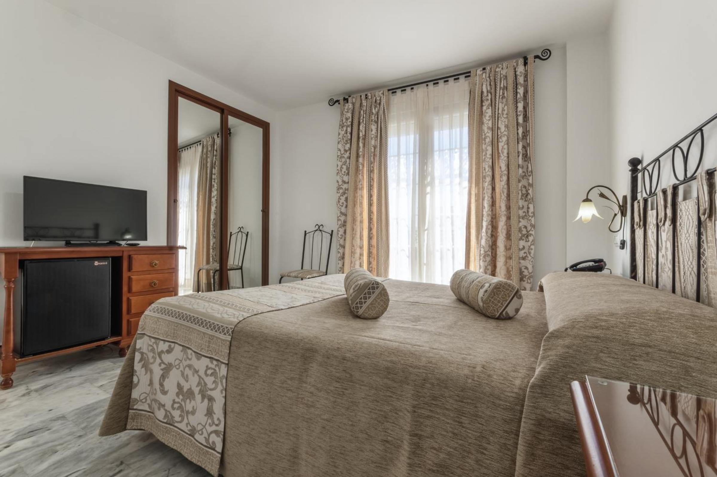 Double Room with Balcony photo 2