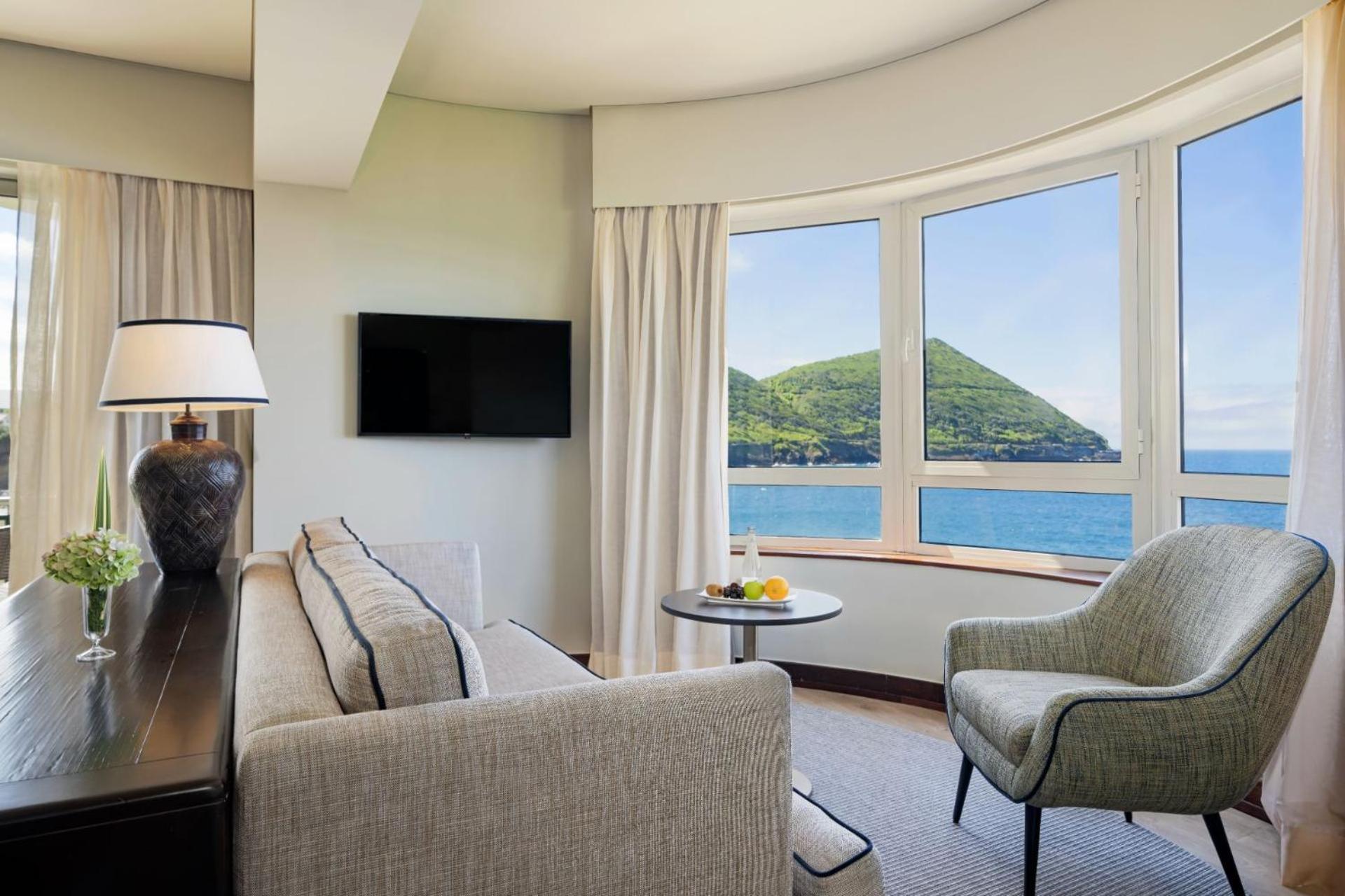 Junior Suite with Ocean View - Photo 2