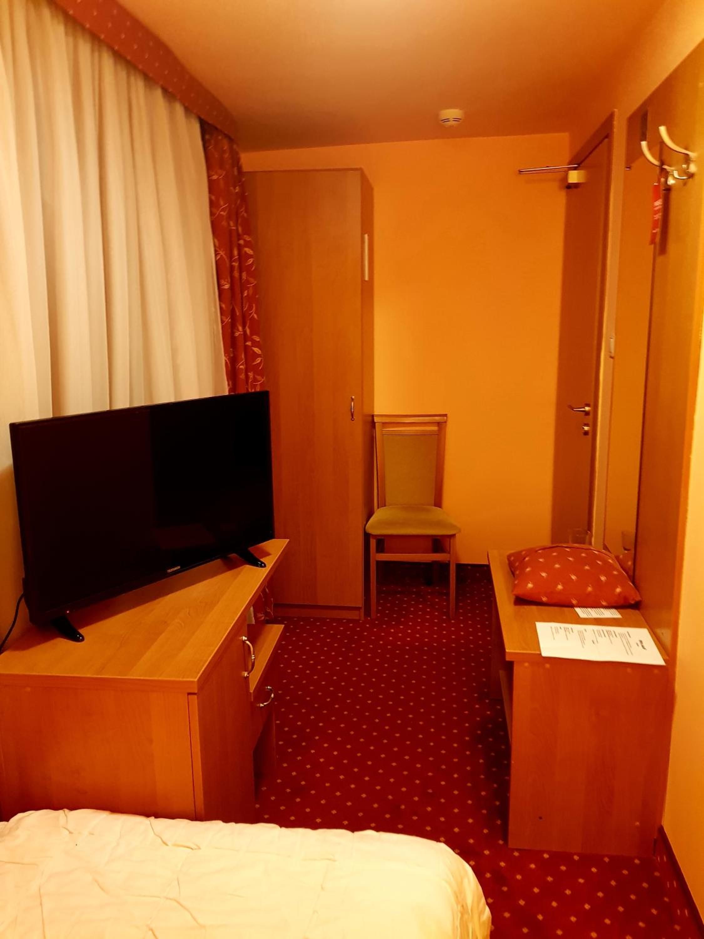 Small Single Room photo 1