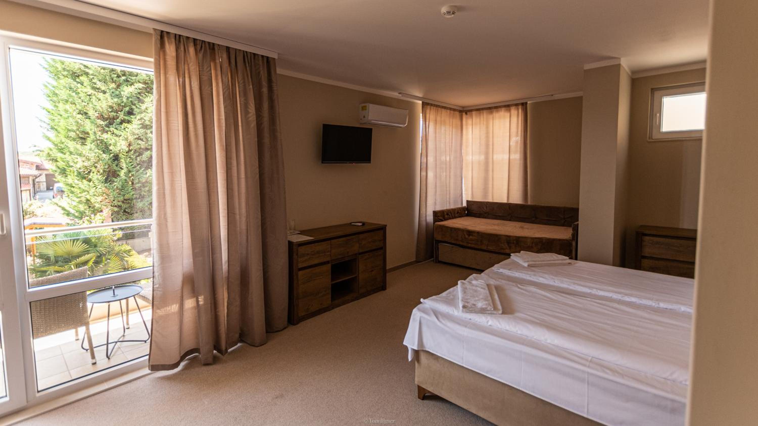 Deluxe Triple Room with Side Sea View