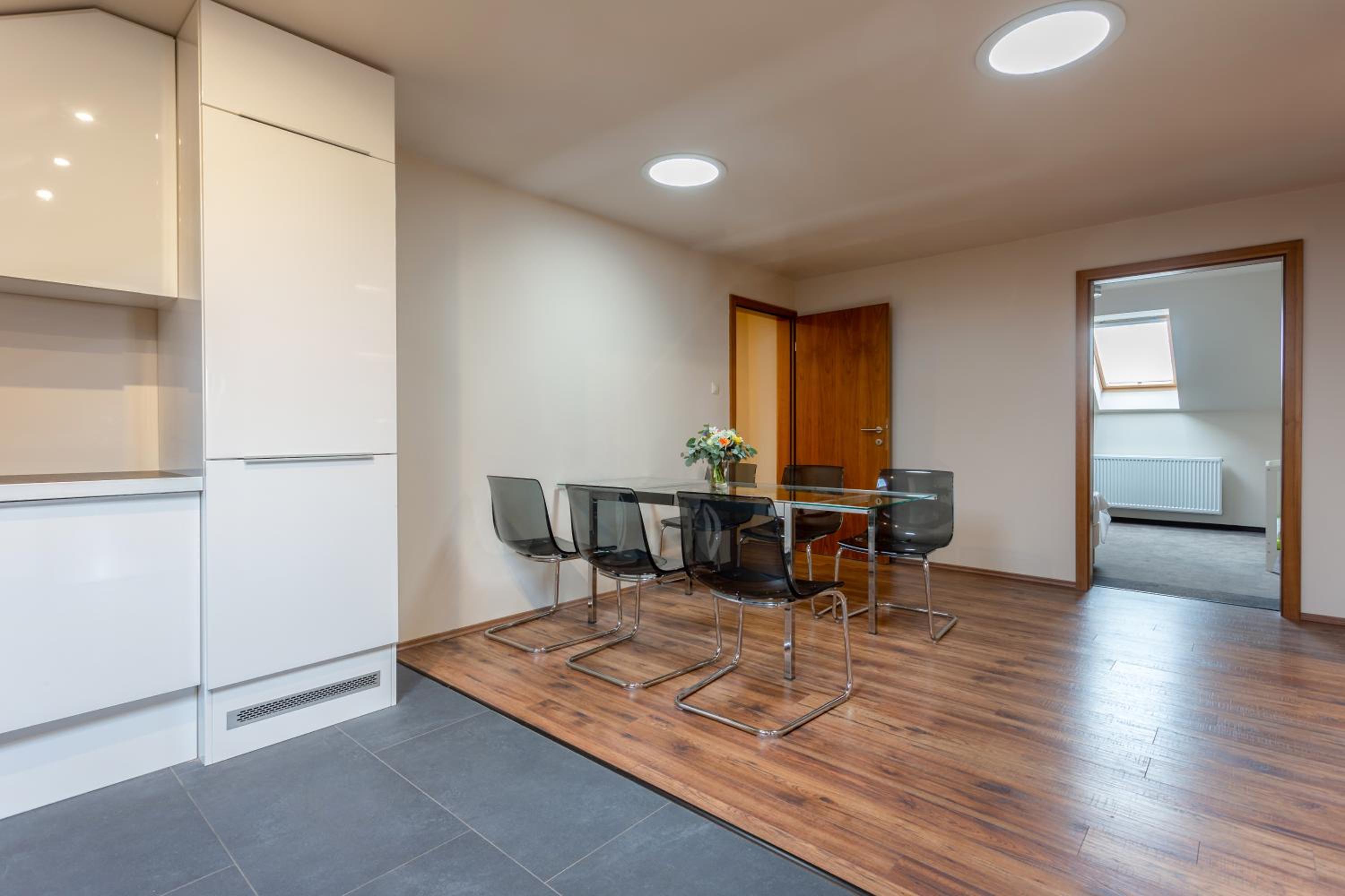 Apartment - Photo 2