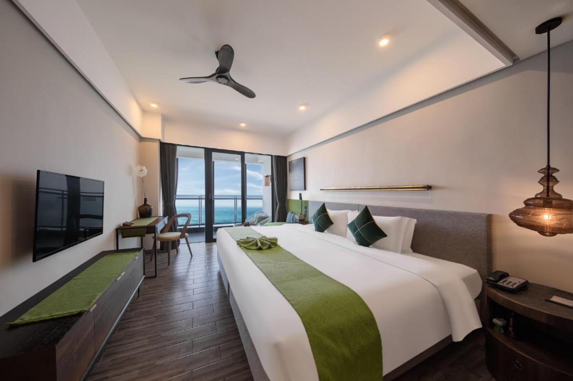 Panaromic Deluxe Ocean View King-Bed Room		 photo 2
