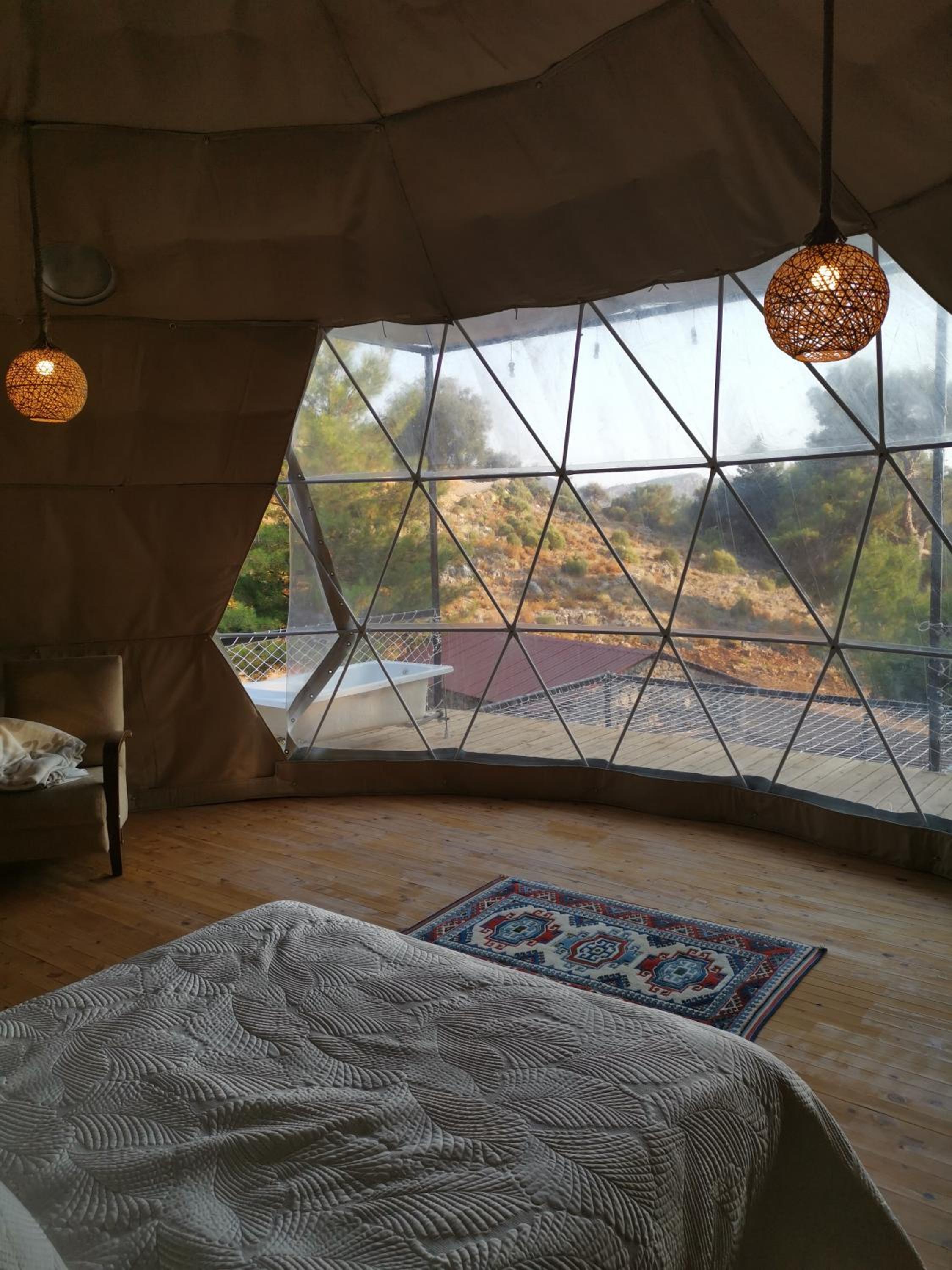 Deluxe King Room - Photo 2