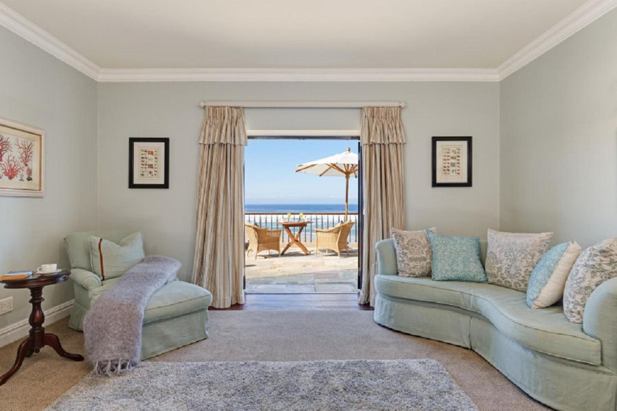 Three-Bedroom Villa photo 3