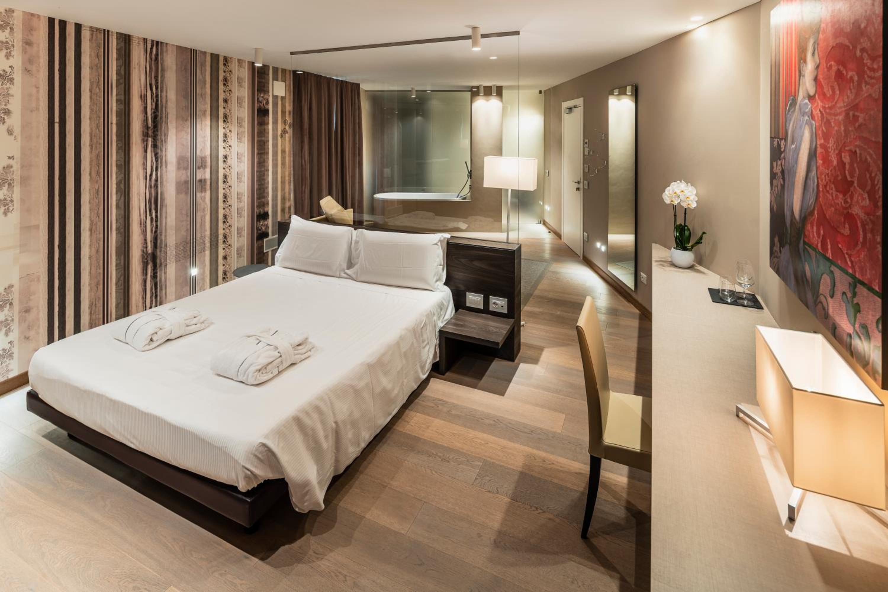 Suite with Whirlpool