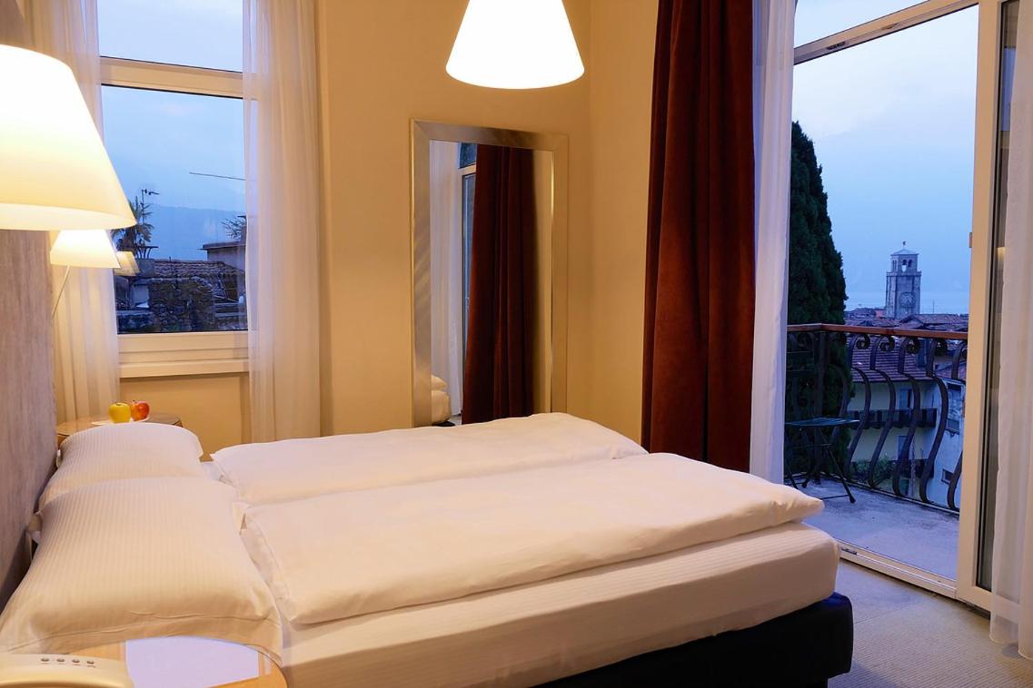 Prestige Double Room with Balcony and Lake View - Photo 7