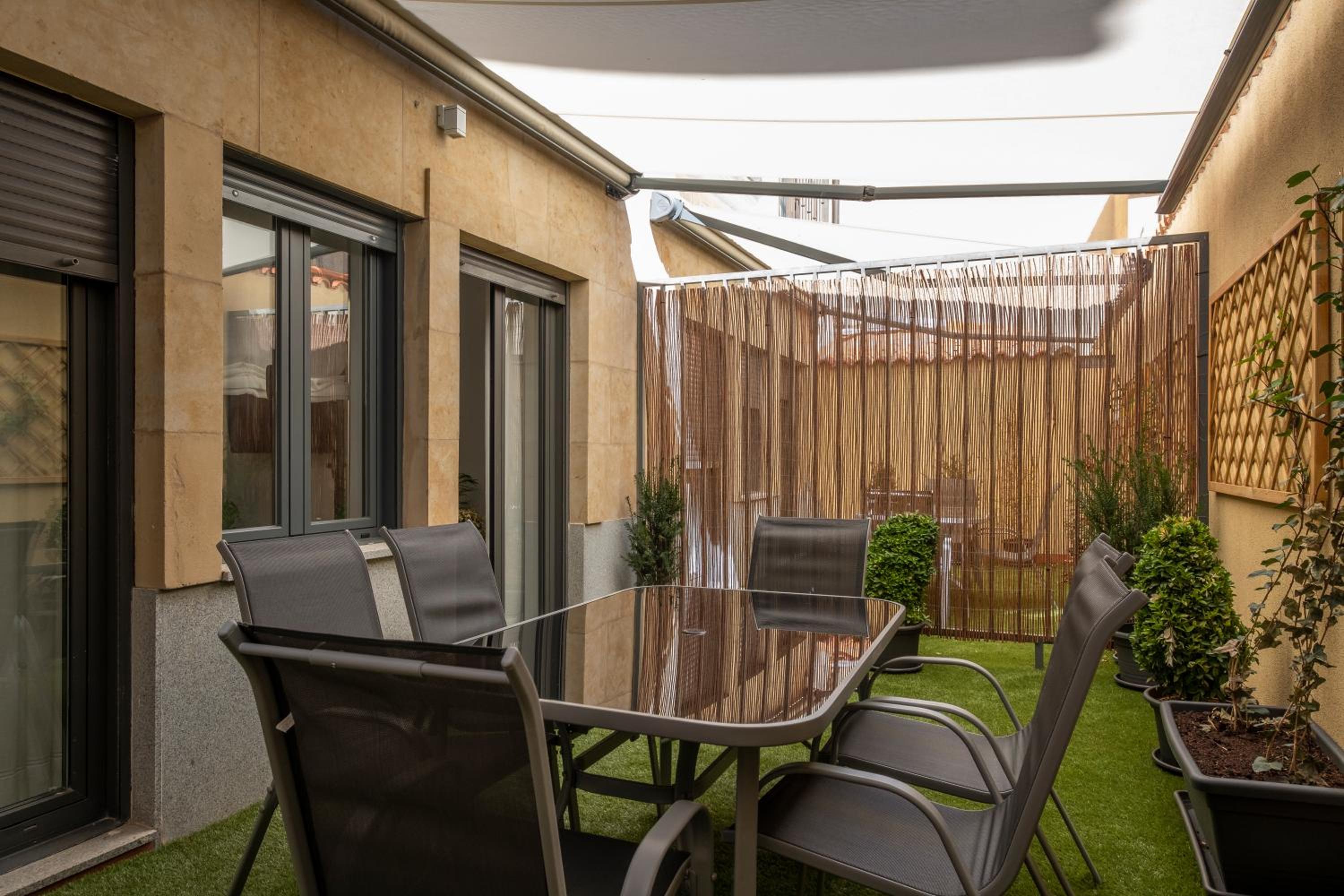 Apartment with Terrace - Photo 9