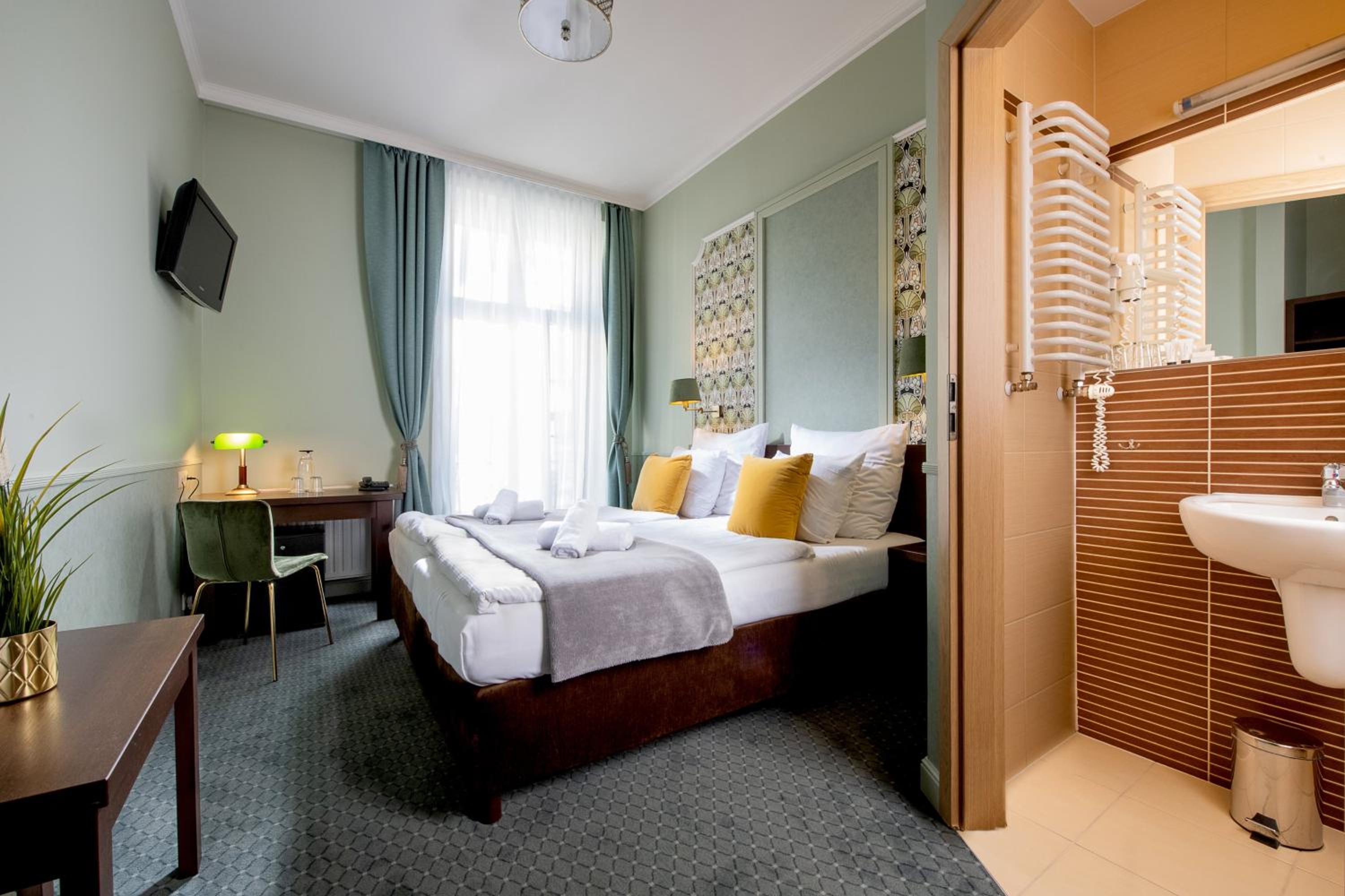 Double or Twin Room - Photo 1